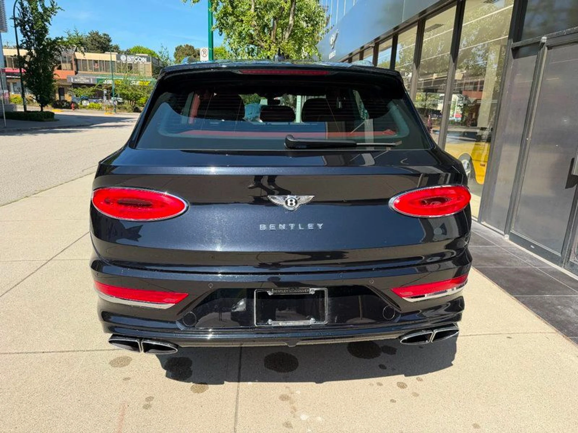 mph003_2777679504_38487562_00884_2021_bentley_bentayga_004_6f20a22ff0