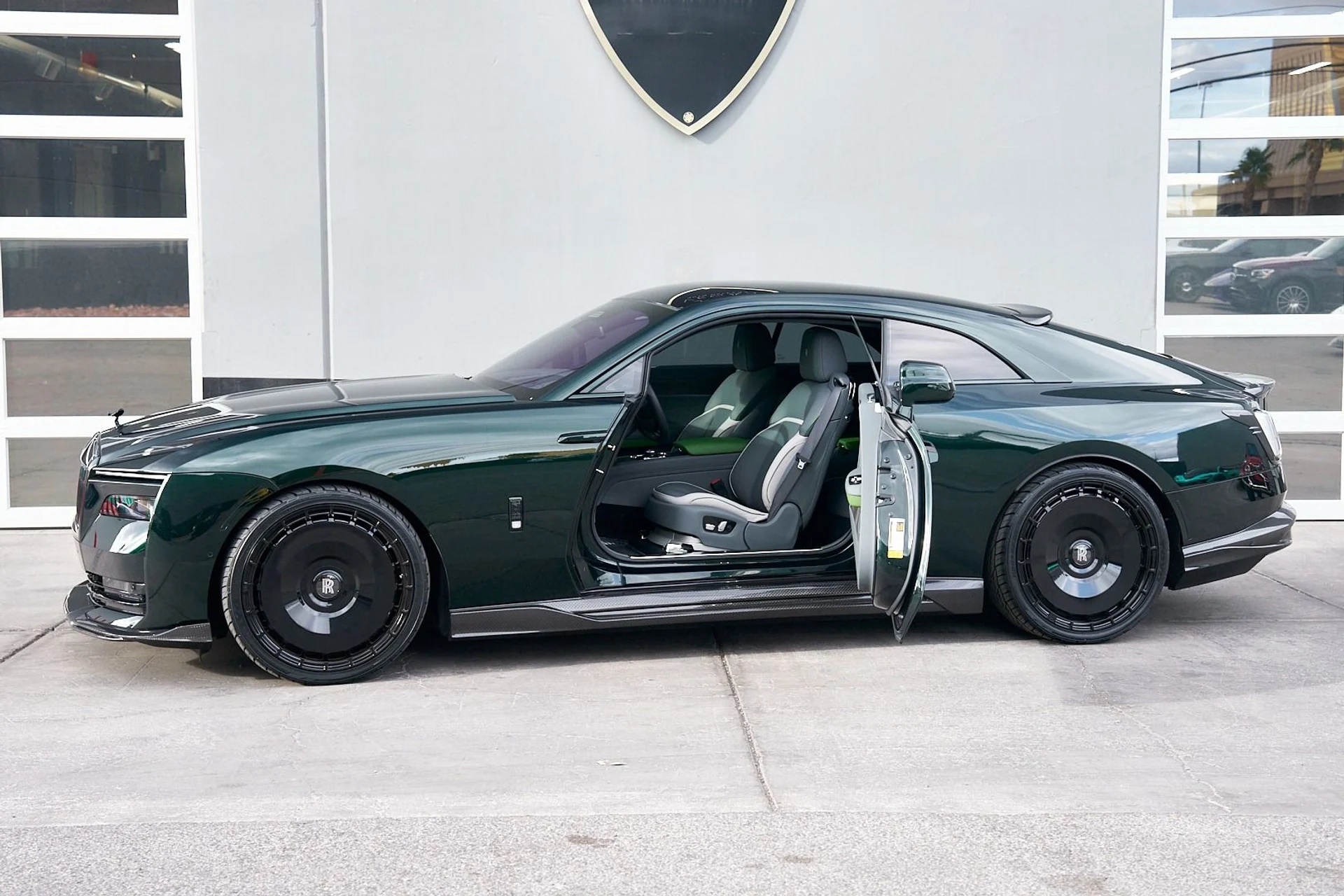 mph003_2792888672_Used_2024_Rolls_Royce_Spectre_1741399206_1efbd3b8e3