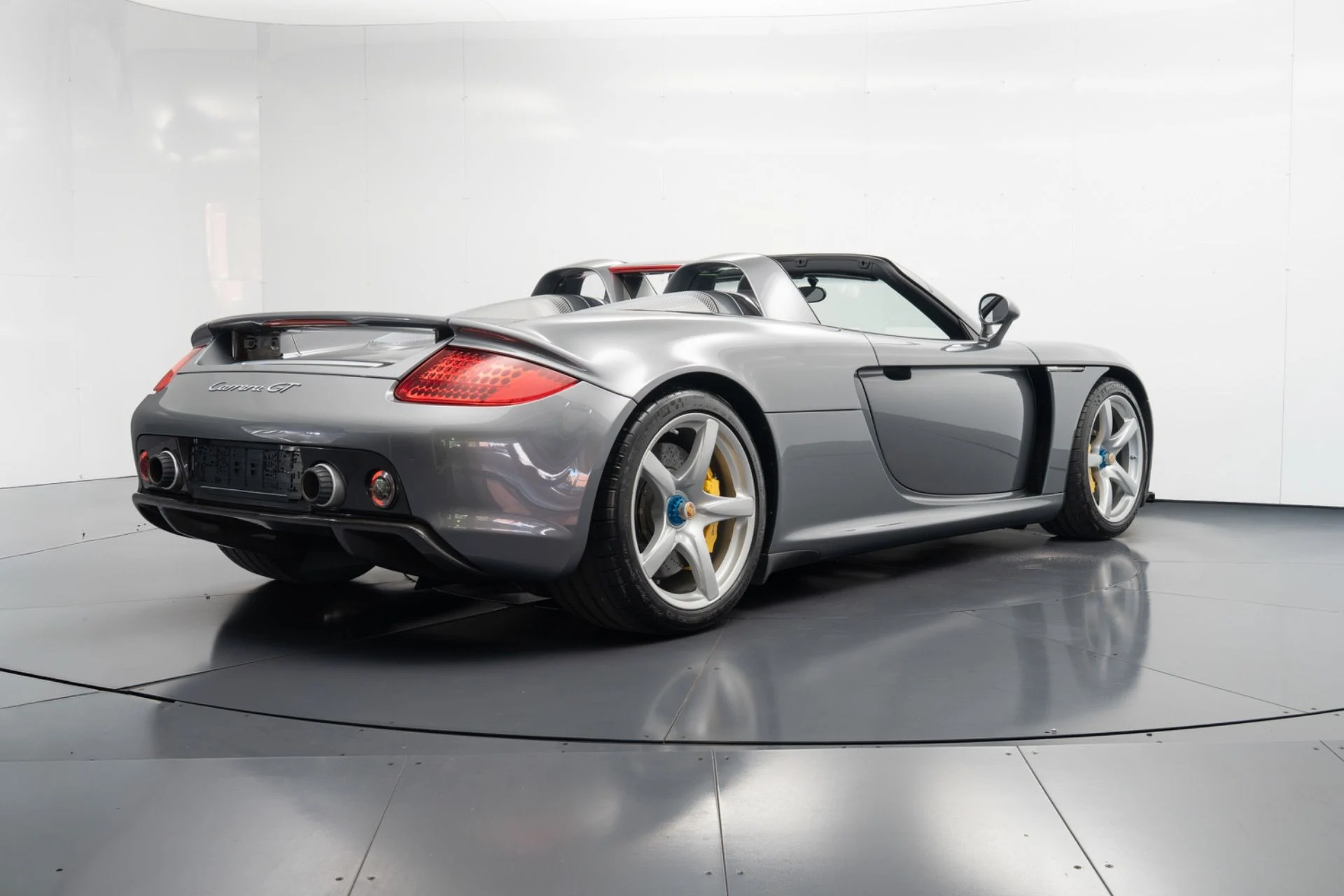 mph003_2794619129_Used_2004_Porsche_Carrera_GT_1793121937_9ce34ea1f7