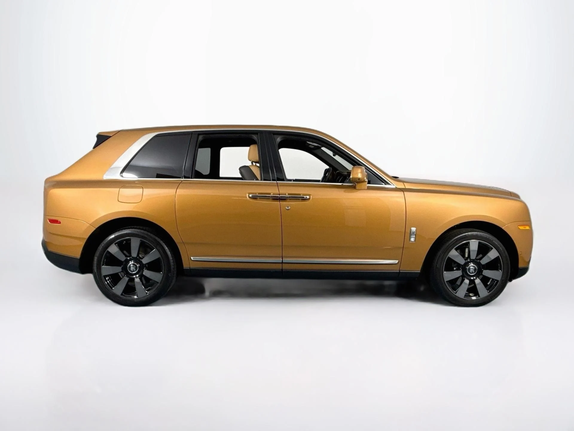 mph003_2800119731_Used_2023_Rolls_Royce_Cullinan_1790281983_1b85f25373
