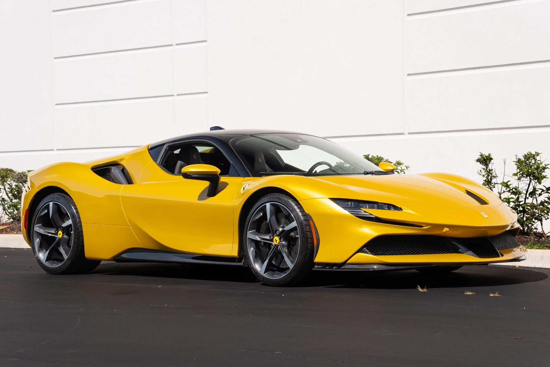 mph003_2800194927_Used_2023_Ferrari_SF_90_Stradale_1780886537_a63dba0fb1