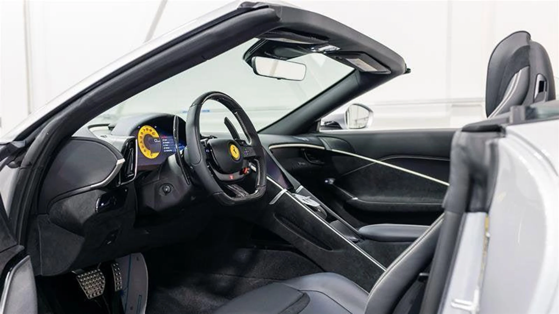 mph003_2801916110_Used_2025_Ferrari_Roma_Spider_Base_1782922910_d1c040e2d0