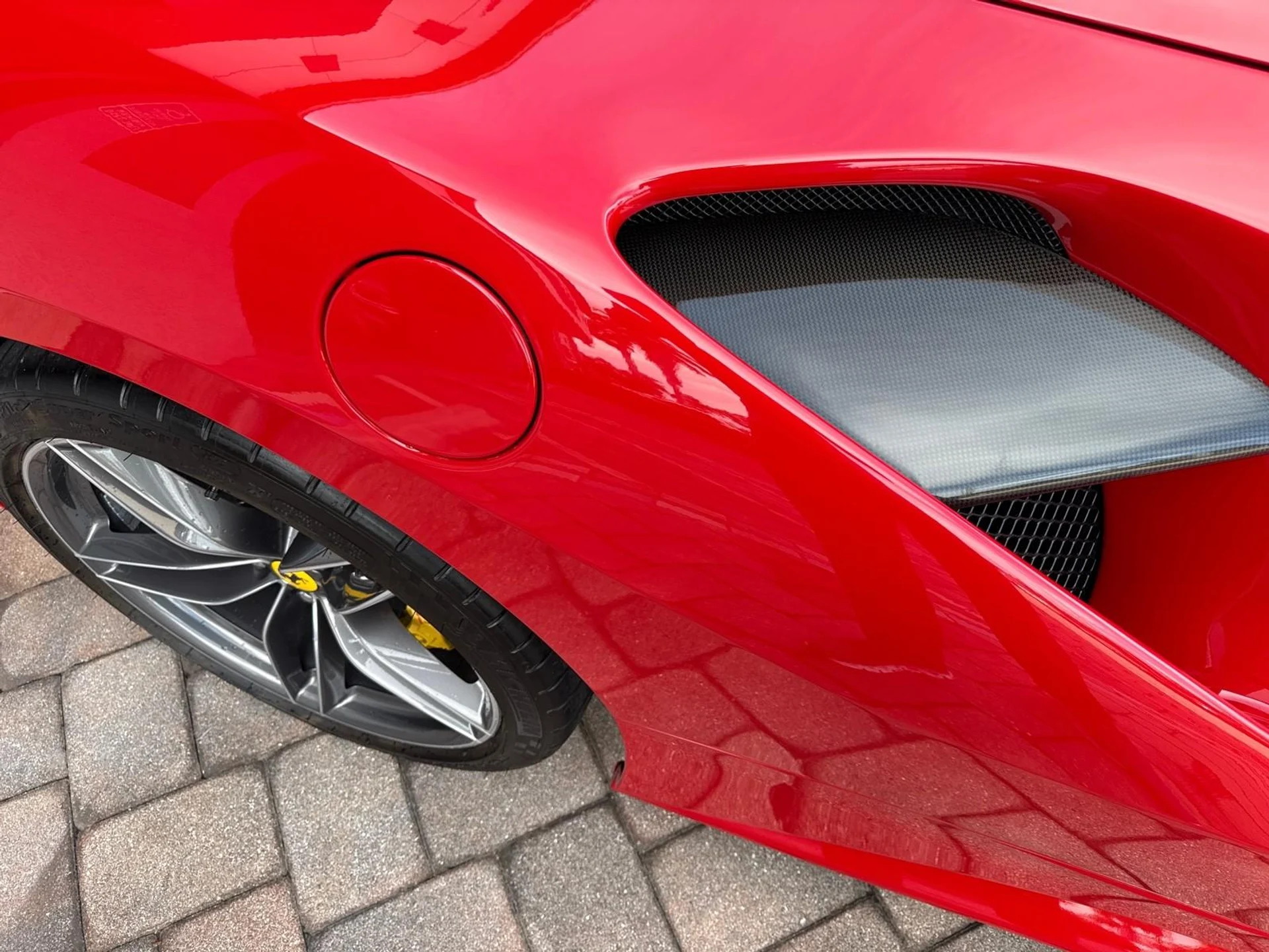 mph003_2809293842_Used_2019_Ferrari_488_Spider_1756843679_07a54fbcf2