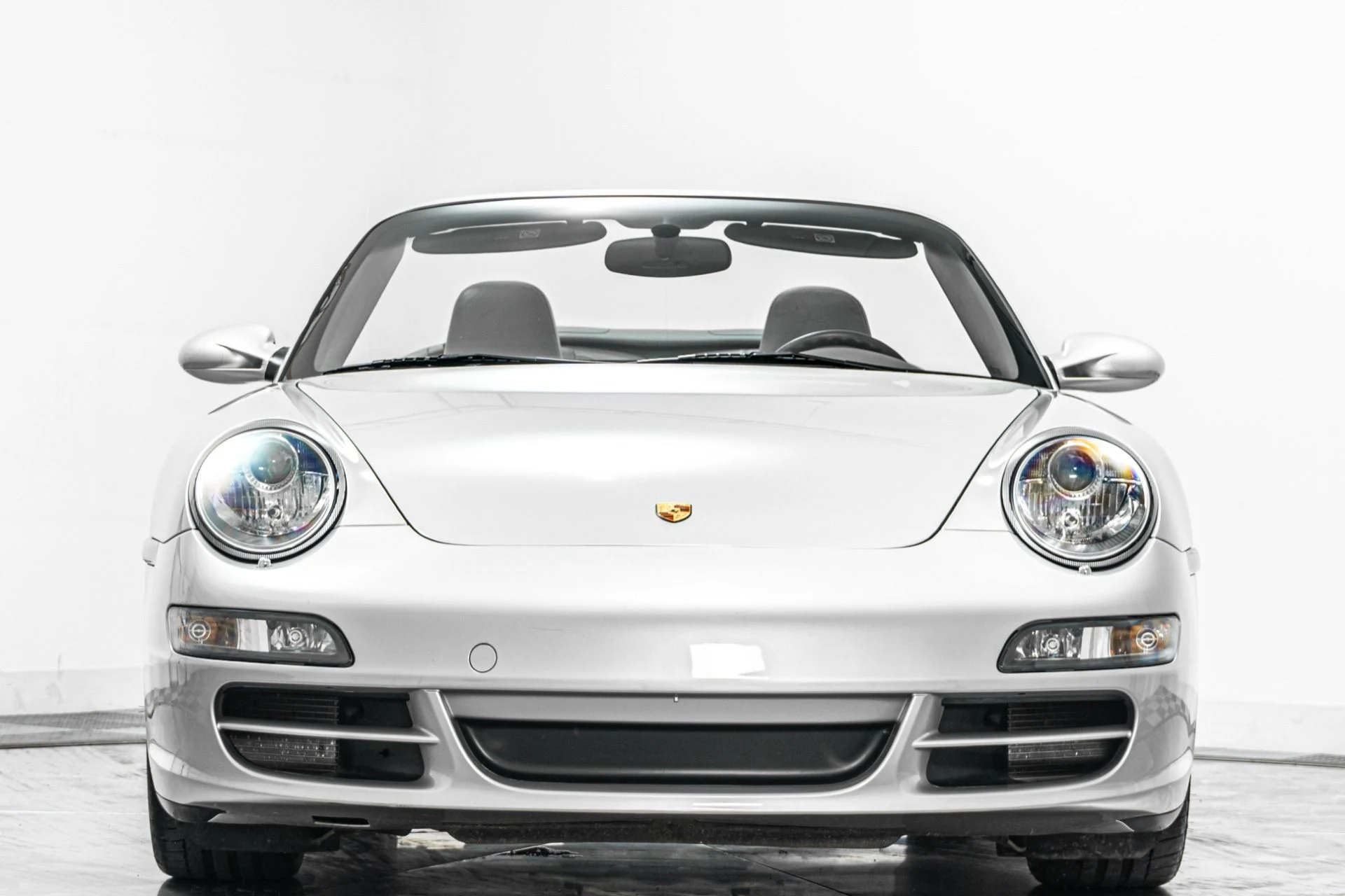 mph003_2822244918_Used_2005_Porsche_911_Carrera_1782410367_792c8248ee