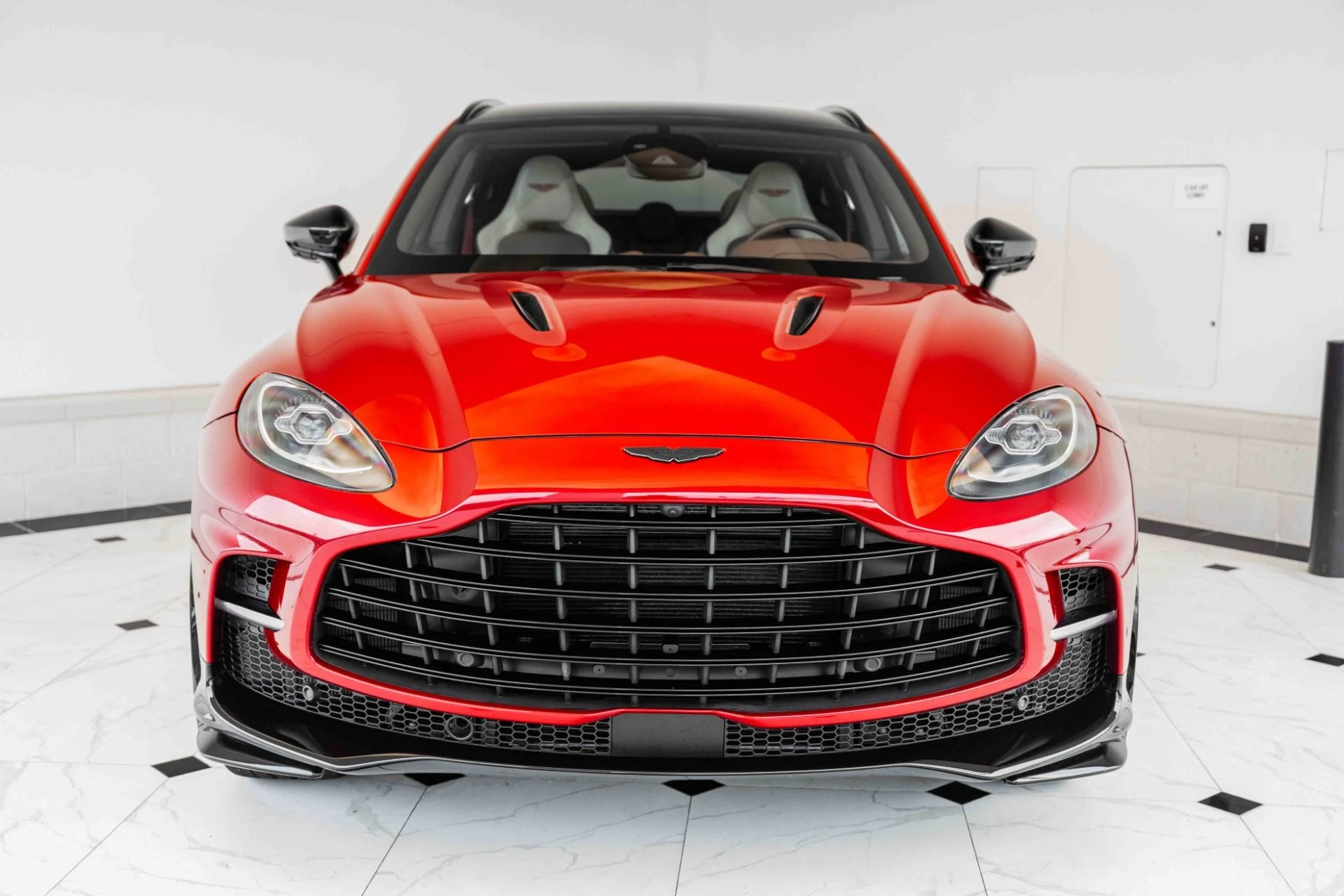 mph003_2823989778_Used_2023_Aston_Martin_DBX_707_1697843884_0b9459a2db