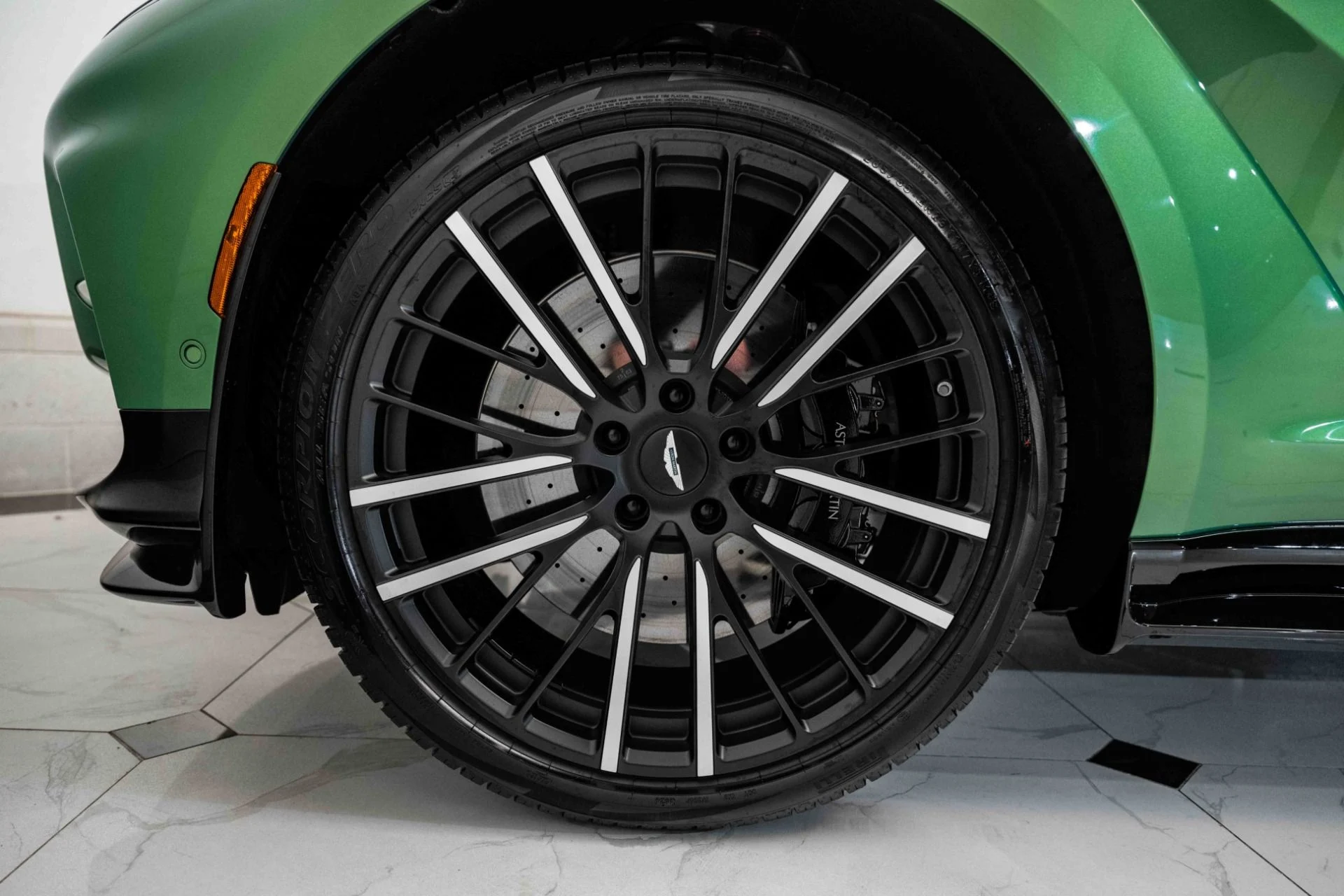 mph003_2828919981_Used_2025_Aston_Martin_DBX_707_1730812755_c06834473c