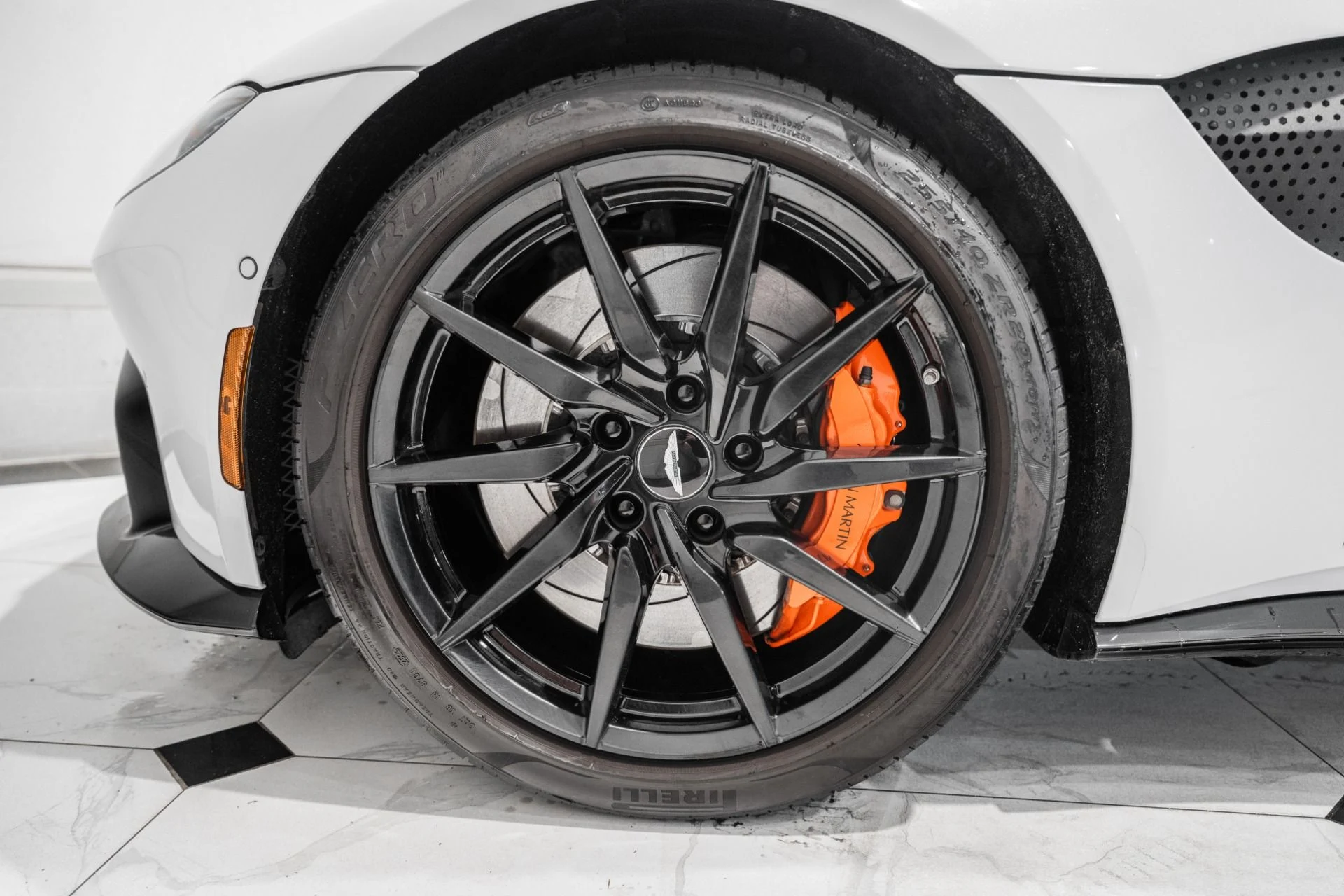 mph003_2858702477_Used_2019_Aston_Martin_Vantage_1790176423_159ca33f81