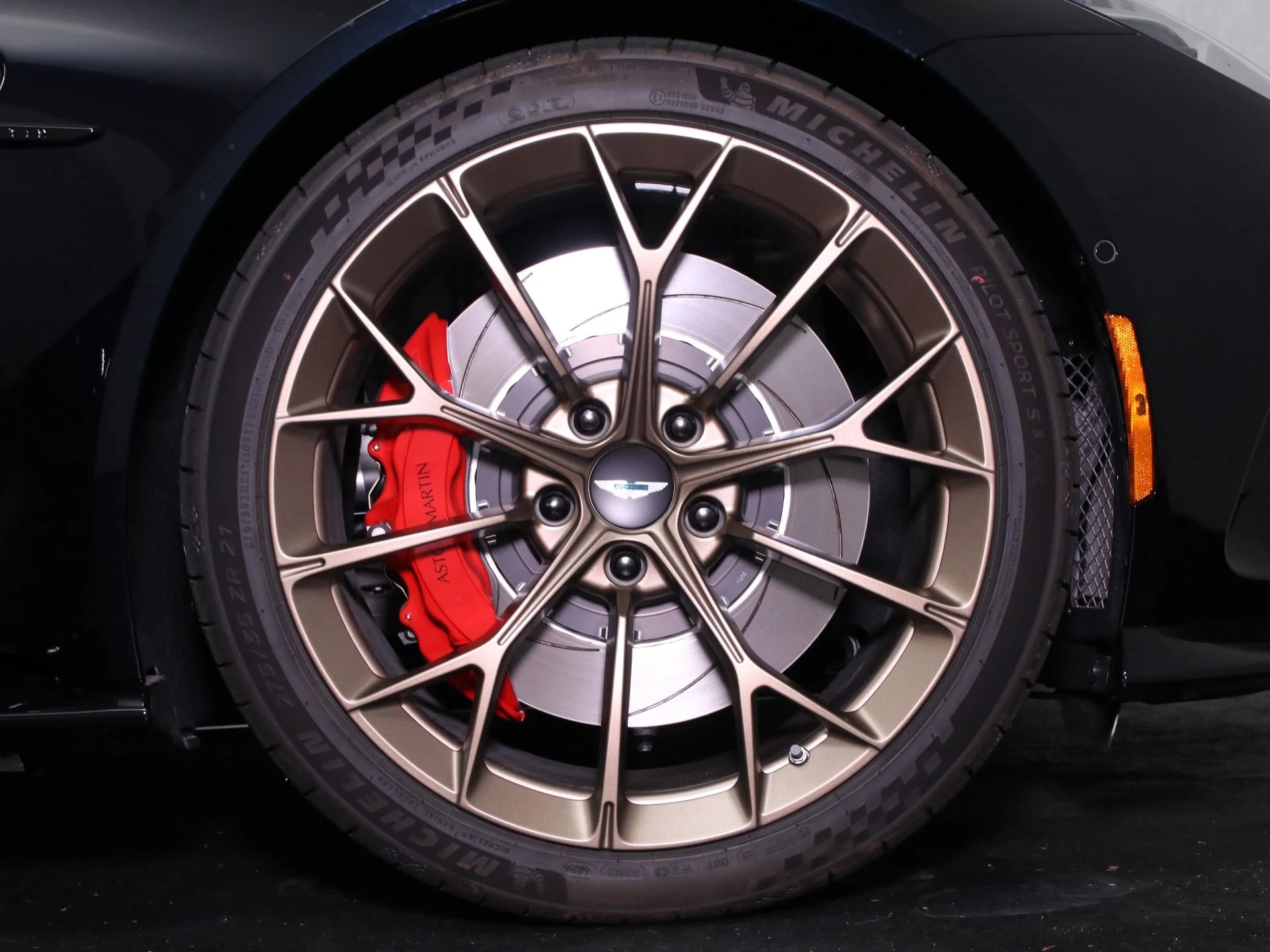 mph003_2876984753_New_2025_Aston_Martin_Vantage_1768457462_f911035f07