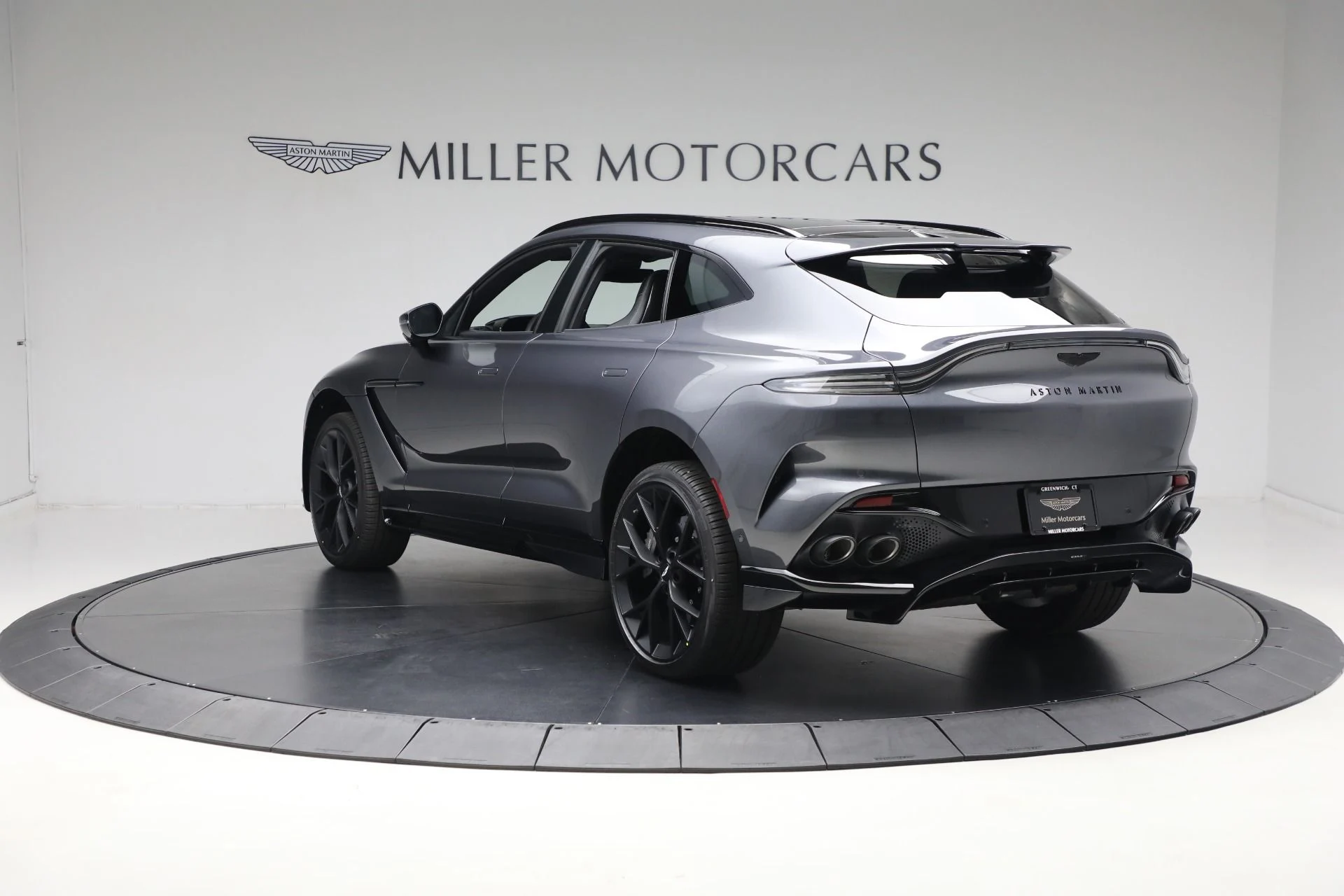 mph003_2884065382_New_2025_Aston_Martin_DBX_707_707_54dc4429ca