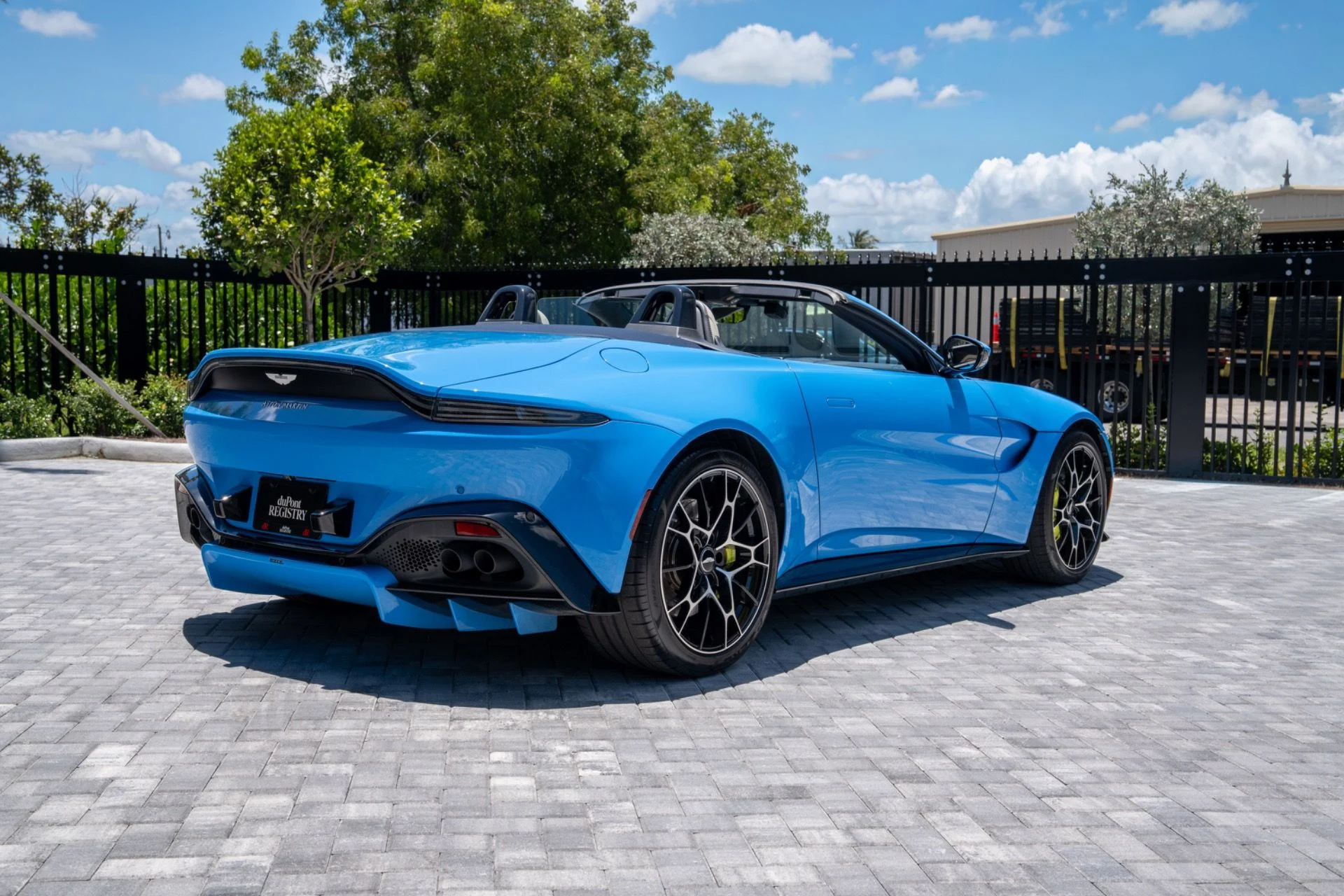 mph003_2891463677_Used_2021_Aston_Martin_Vantage_1781043627_a800b41143