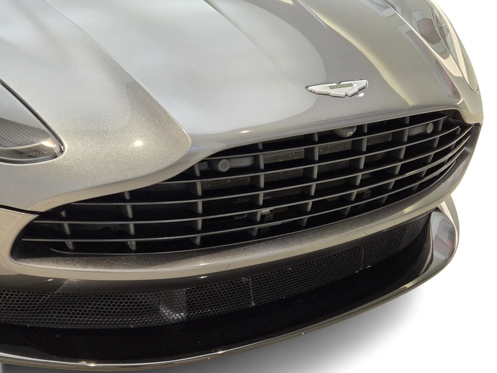 mph003_2897944630_Used_2020_Aston_Martin_DB_11_1727783470_4ee0ad9bc4