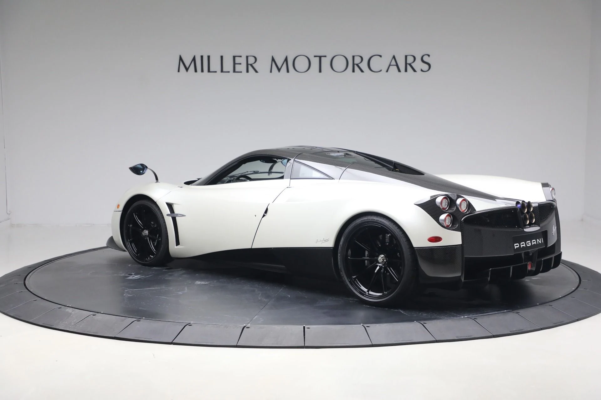mph003_2900504021_Used_2014_Pagani_Huayra_Tempesta_1765914855_bb97c49dc5