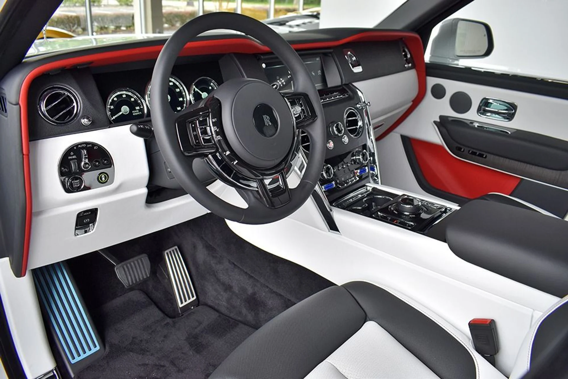 mph003_2901525760_Used_2020_Rolls_Royce_Cullinan_1766510168_3915b2885c