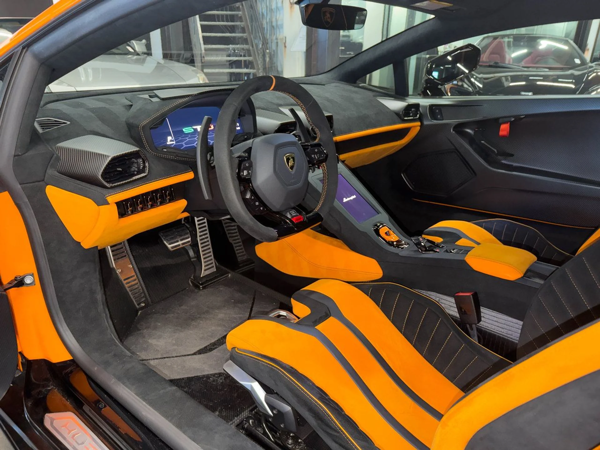 mph003_2926937281_lamborghini_huracan_2022_4ef7c56c51