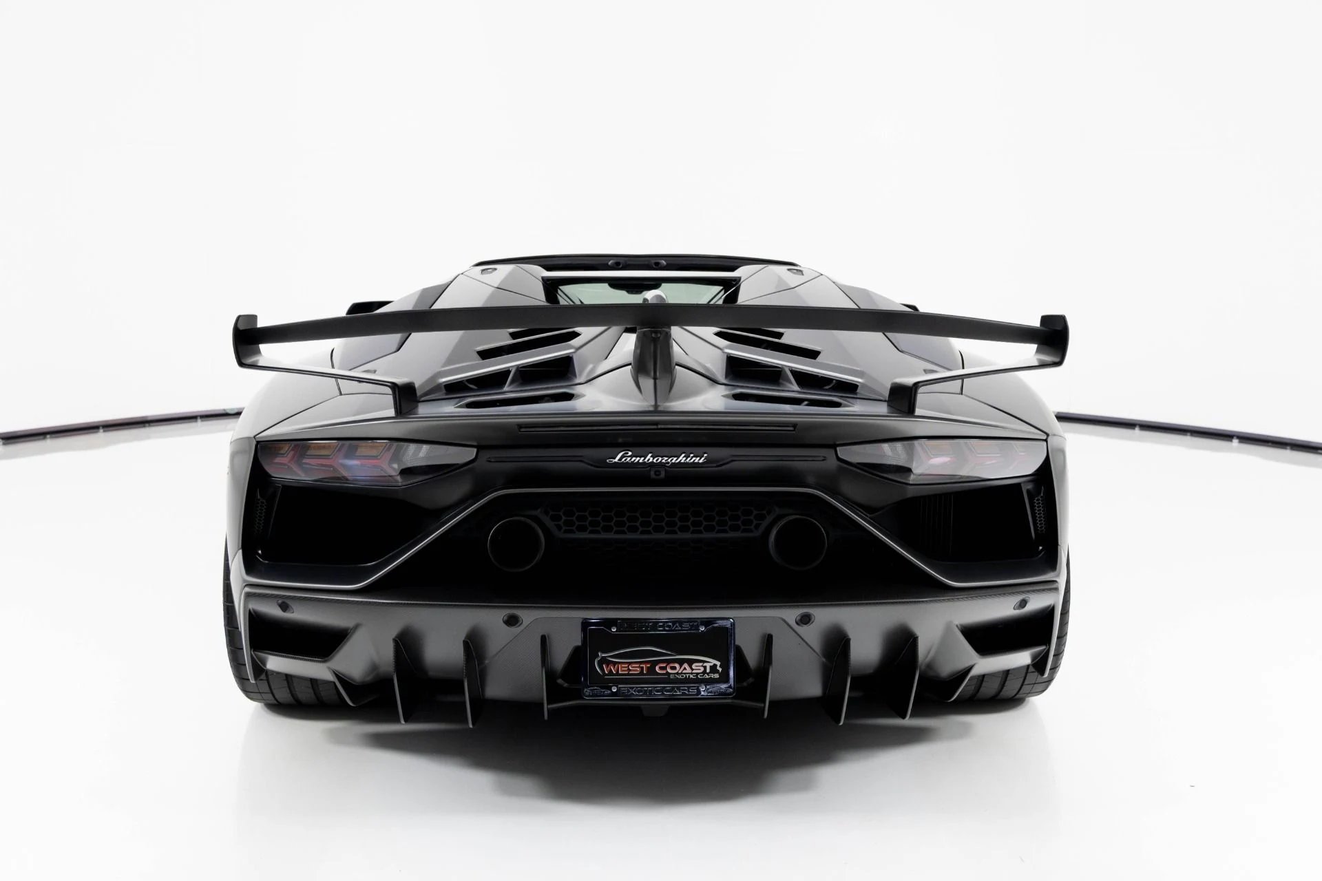 mph003_2928145854_Used_2020_Lamborghini_Aventador_SVJ_1759430083_23bae33899