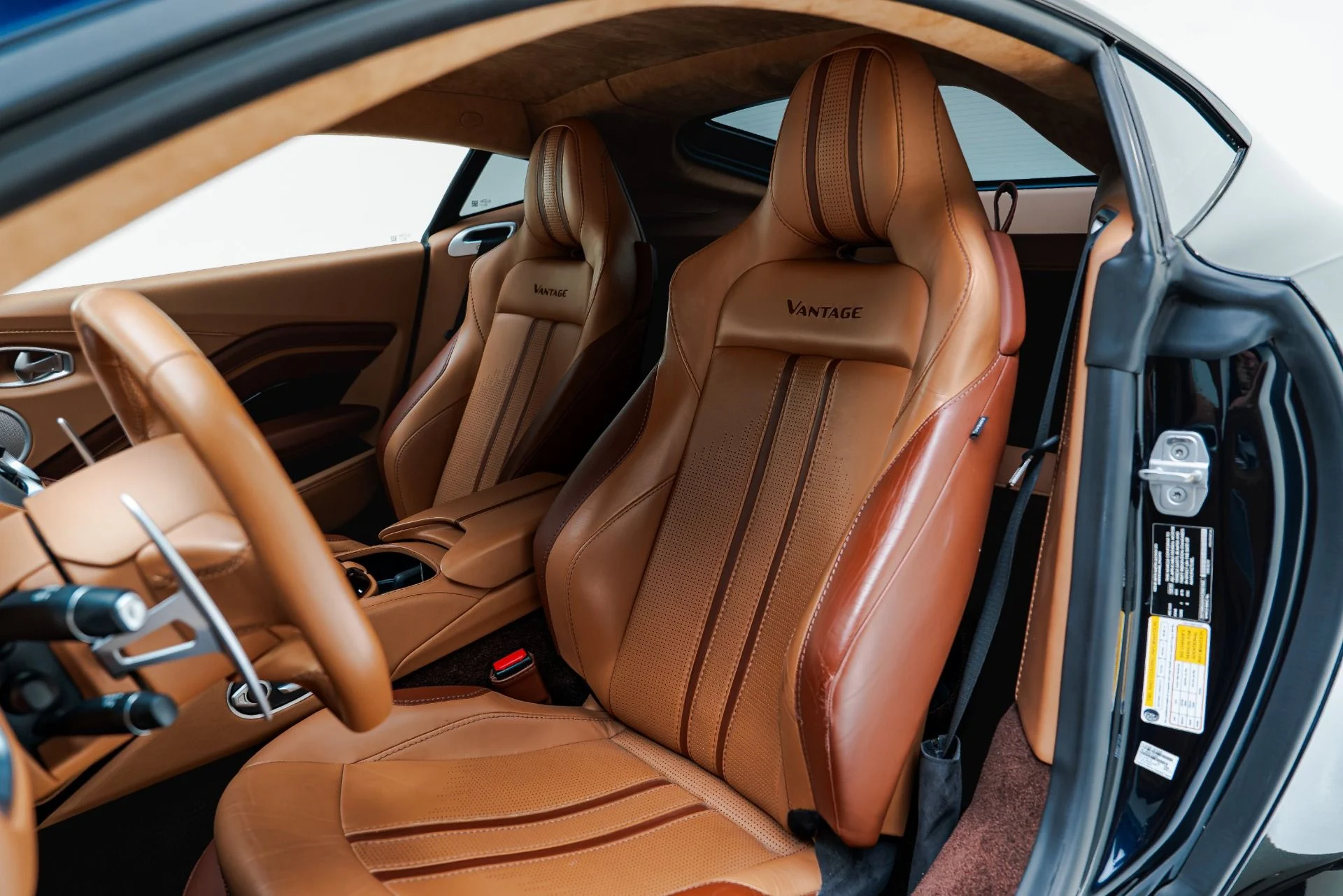 mph003_2930940233_Used_2019_Aston_Martin_Vantage_1793290892_38077454c6