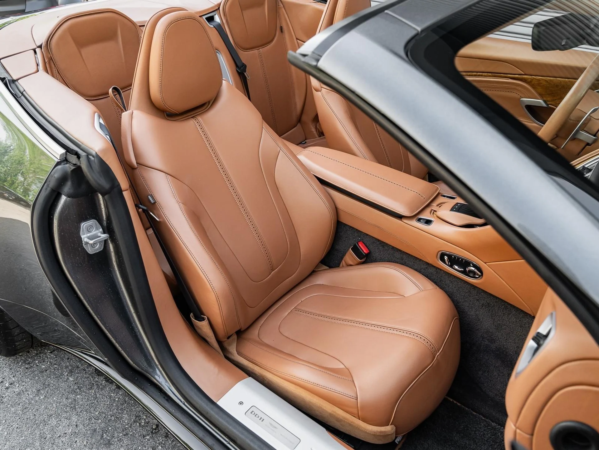 mph003_2939489094_Used_2019_Aston_Martin_DB_11_1742936707_a7d4ffe8c7
