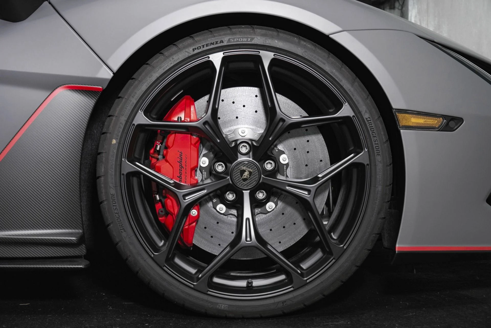 mph003_2945438822_New_2026_Lamborghini_Revuelto_Base_1785345857_6cbd4f422a
