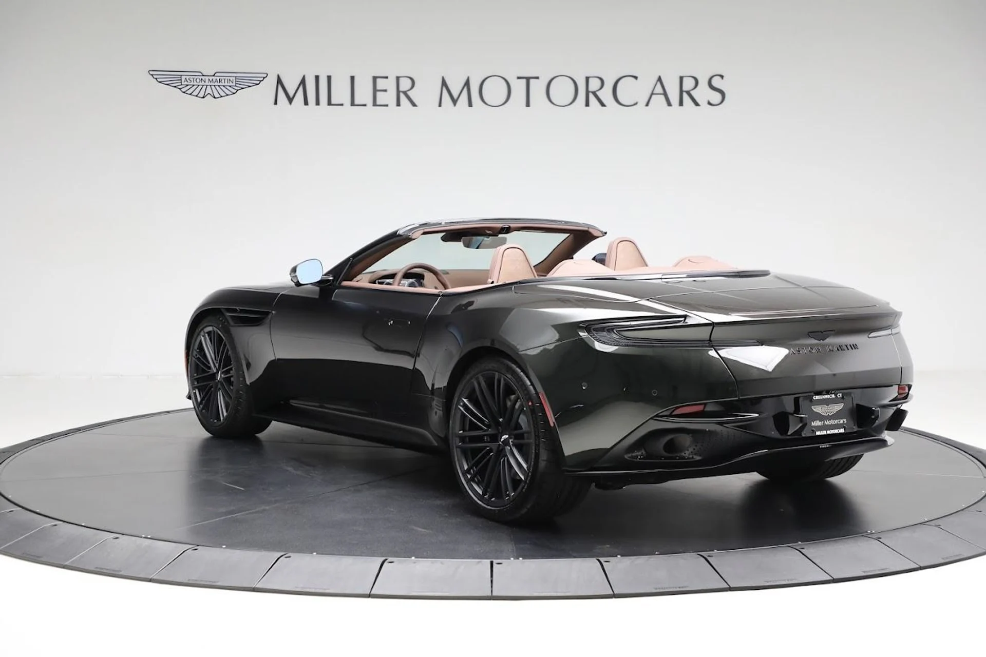 mph003_2962189010_Used_2024_Aston_Martin_DB_12_Volante_94cf163ed5