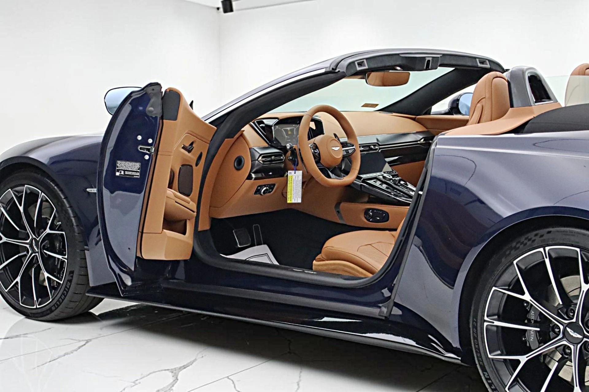 mph003_2972629253_New_2026_Aston_Martin_Vantage_S_Roadster_5f11872e55
