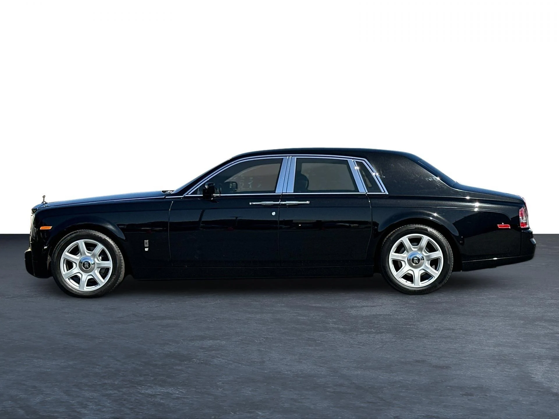 mph003_2983509376_Used_2008_Rolls_Royce_Phantom_Series_I_1751459087_d29ae399be