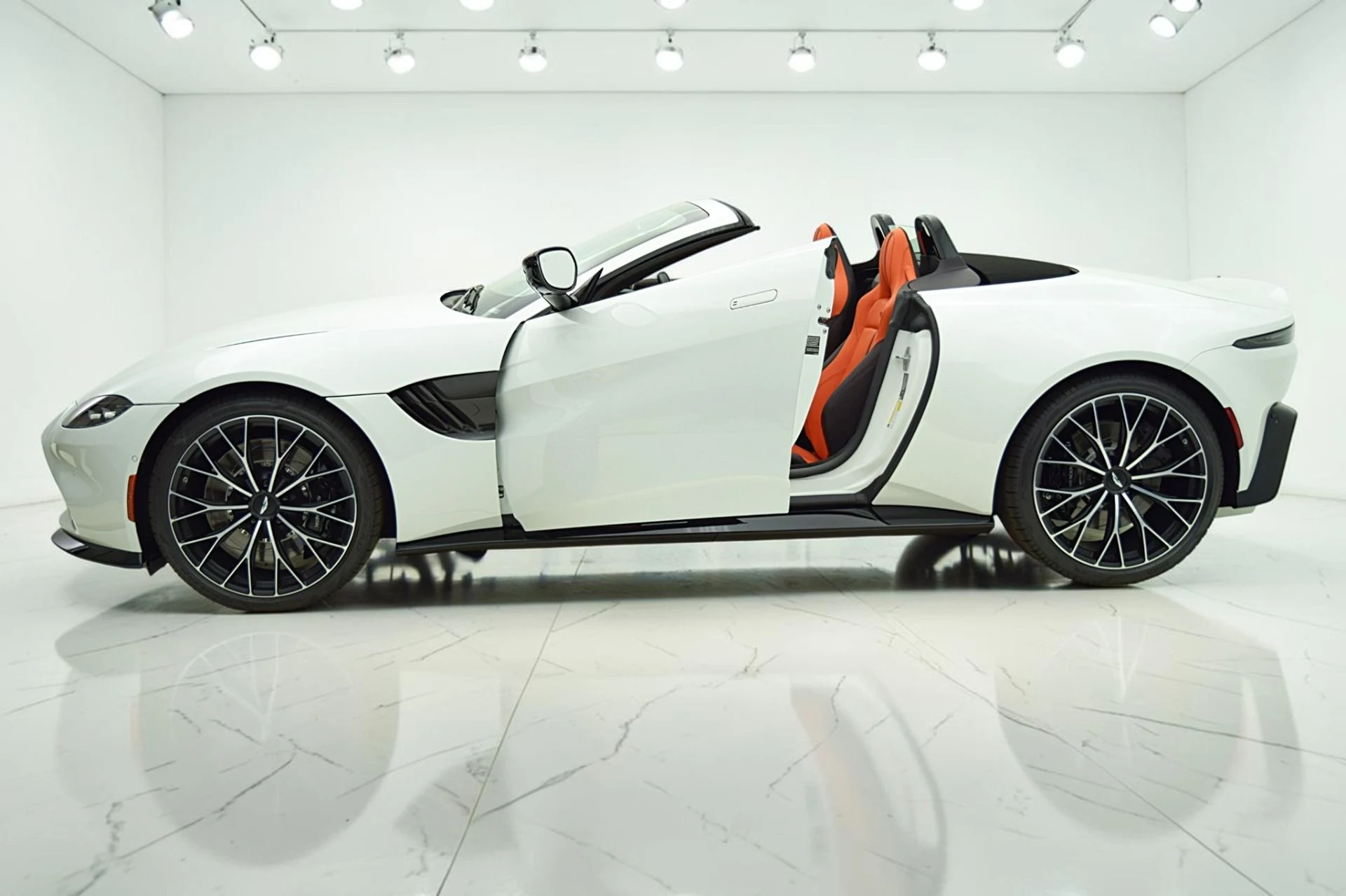 mph003_2986797231_Used_2023_Aston_Martin_Vantage_Roadster_25229b3ea2