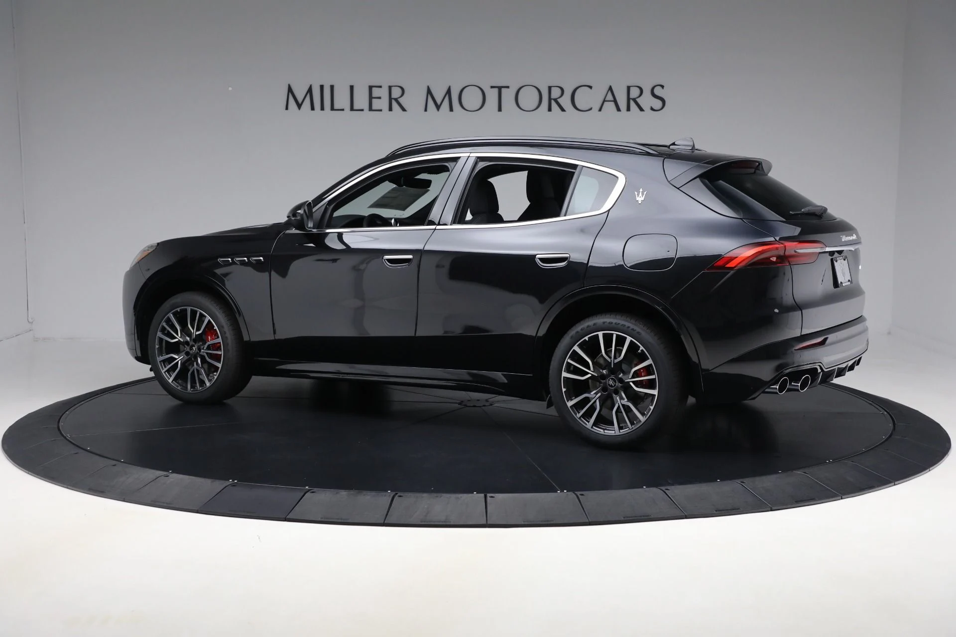 mph003_2991359242_New_2025_Maserati_Grecale_b9365d1226