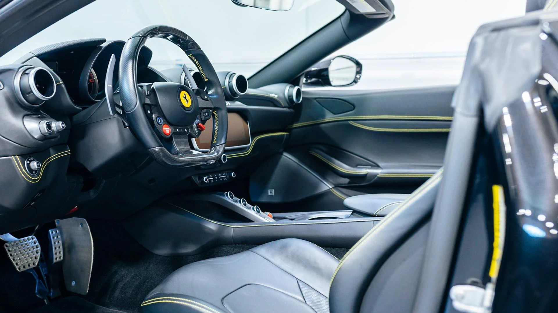 mph003_2993591816_Used_2020_Ferrari_Portofino_Base_1788004949_2ad95b975d