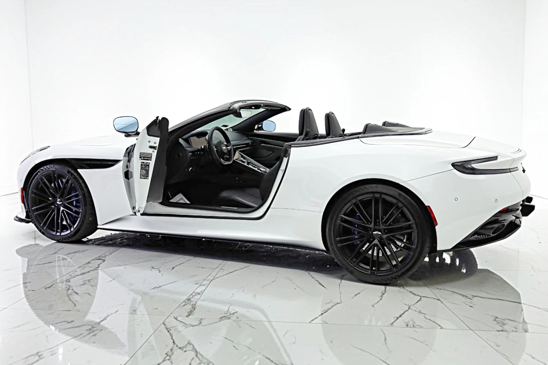 mph003_3002507507_Used_2024_Aston_Martin_DB_12_Volante_32d671d7ee