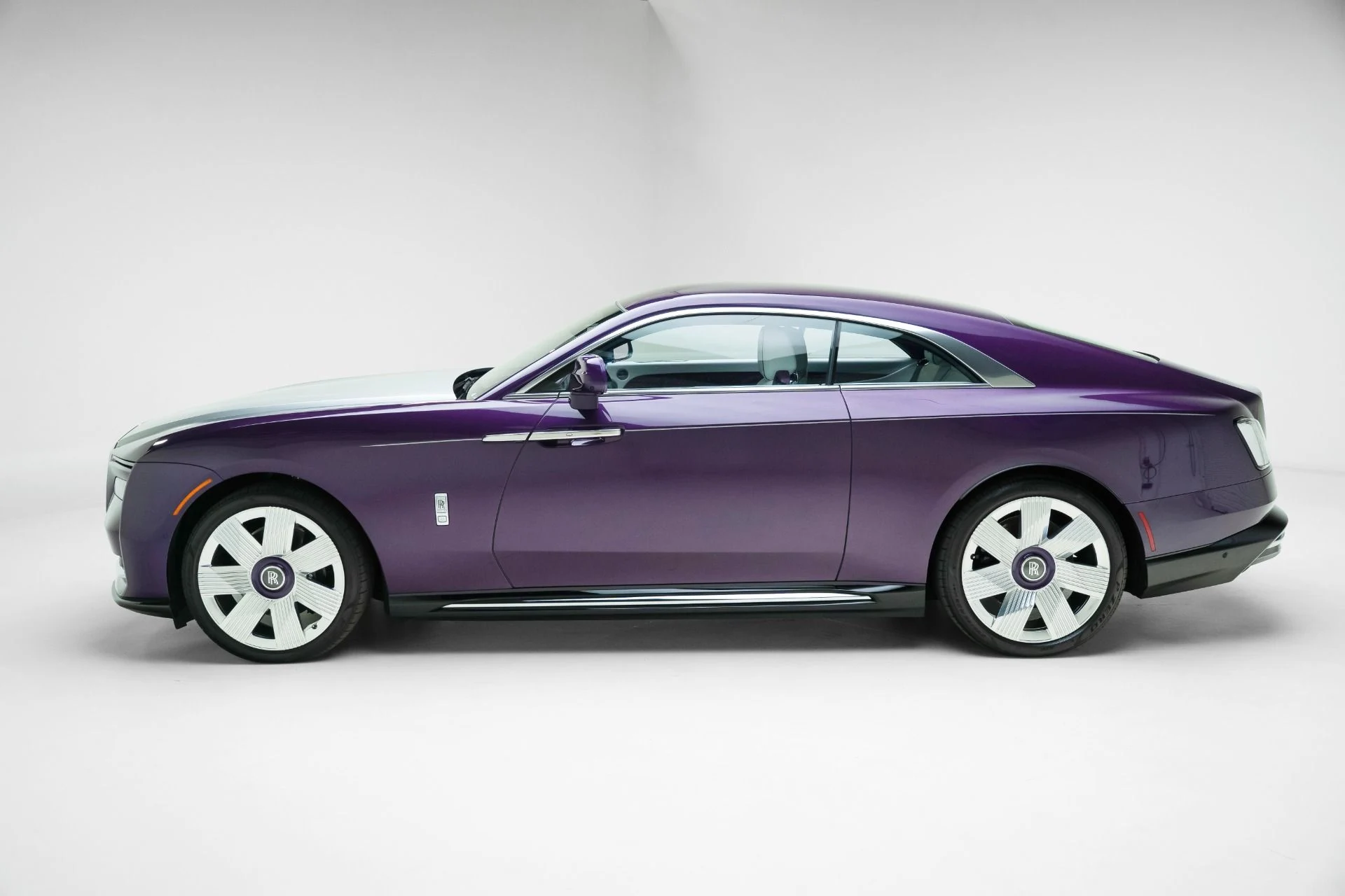 mph003_3004559788_Used_2024_Rolls_Royce_Spectre_1781198050_4873470962
