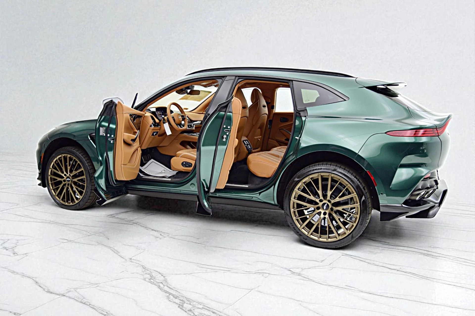 mph003_3005011978_New_2025_Aston_Martin_DBX_707_ad7075f08c