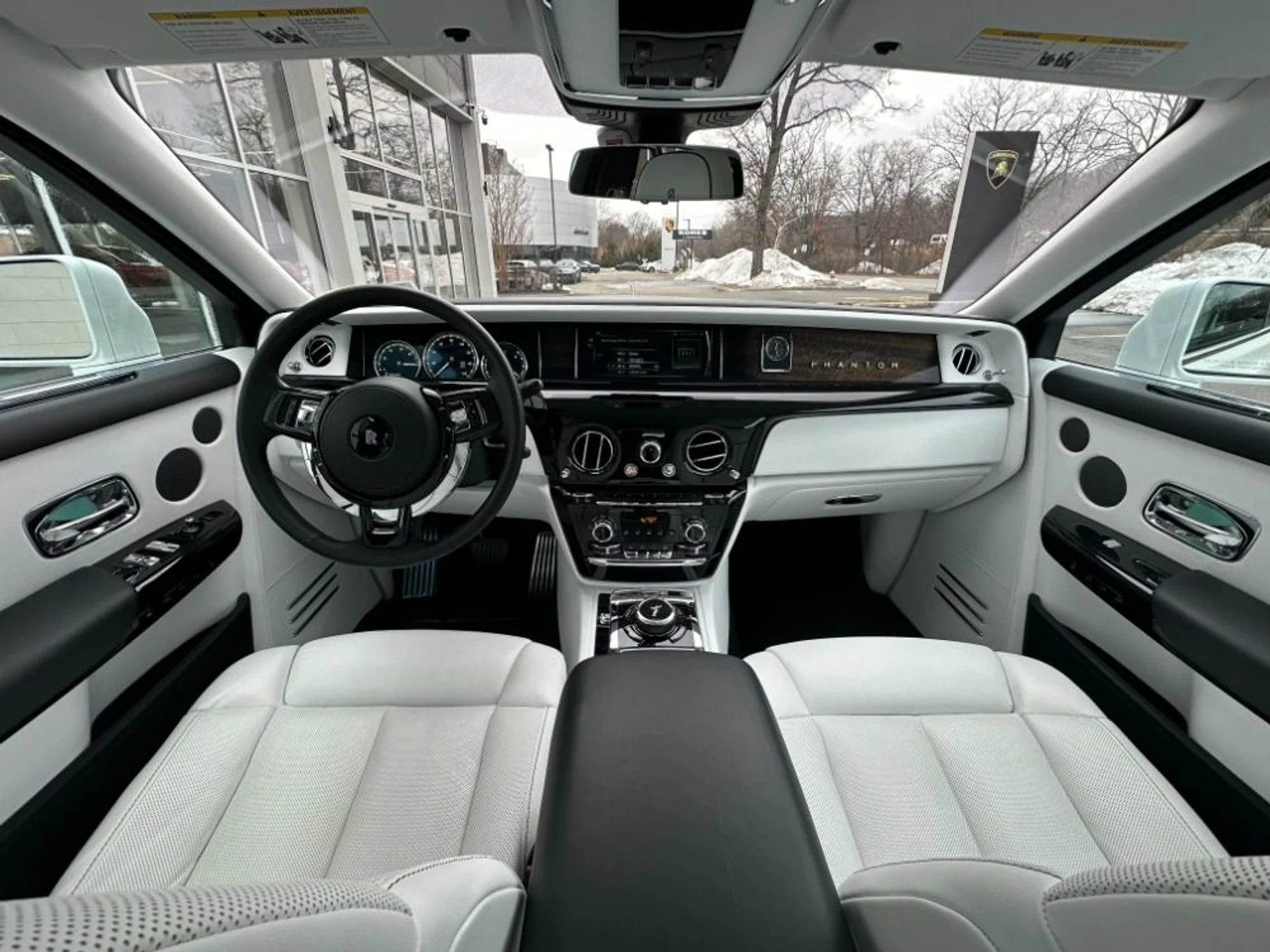 mph003_3010180386_Used_2022_Rolls_Royce_Phantom_1773436158_b6ec0b373f