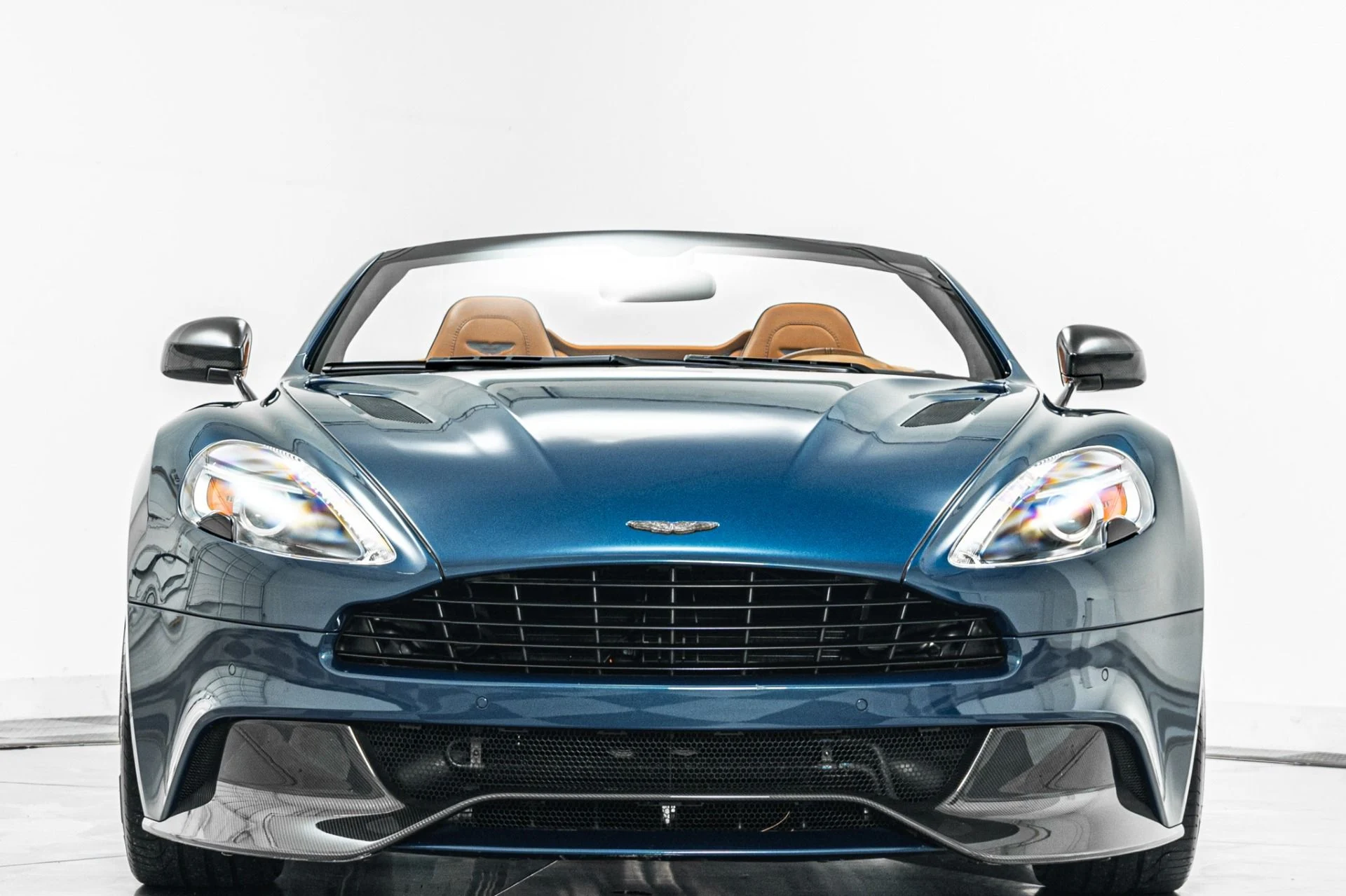mph003_3011681712_Used_2016_Aston_Martin_Vanquish_Volante_Low_Miles_Amazing_Color_Combination_1785262307_542e35b532