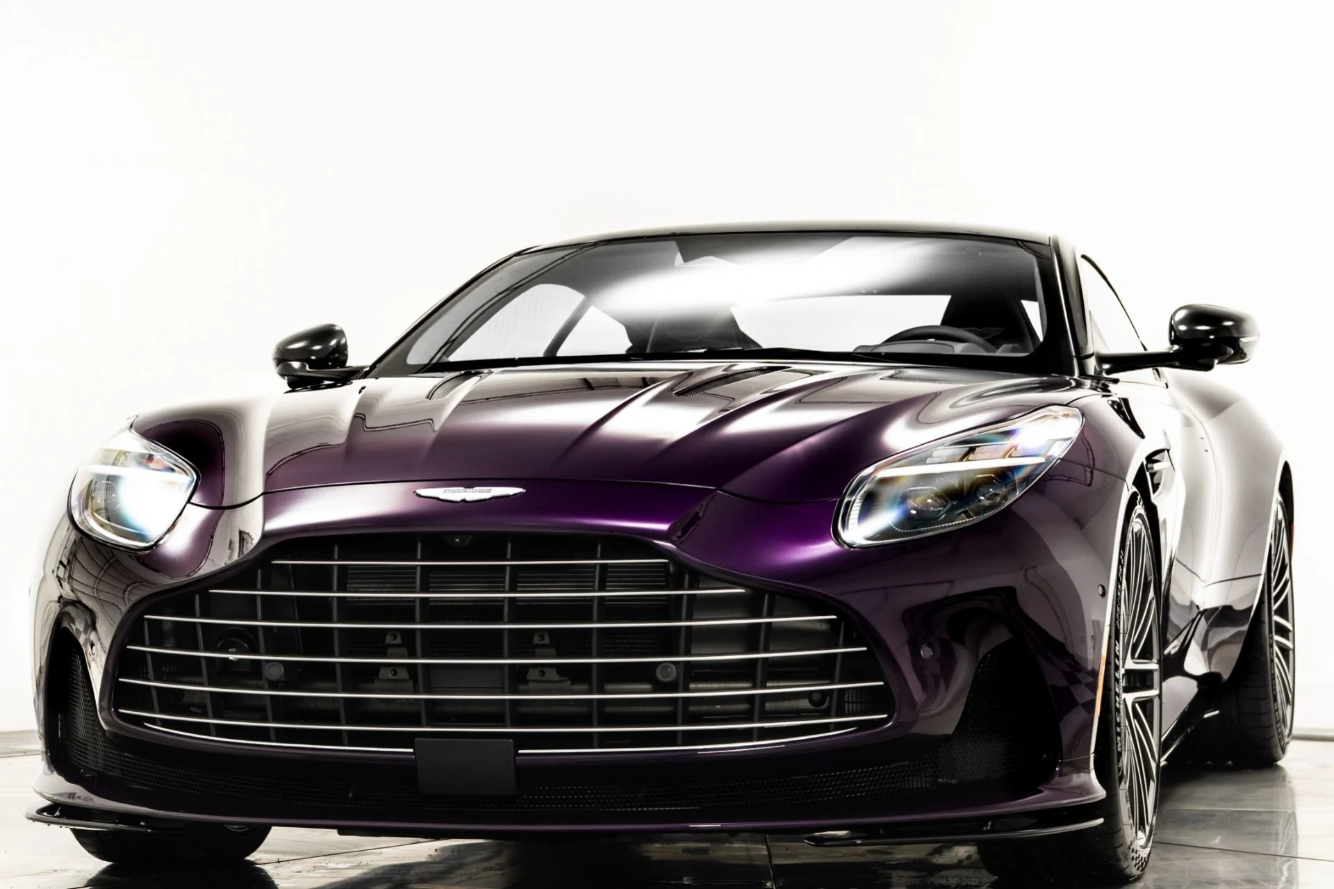 mph003_3012991855_Used_2024_Aston_Martin_DB_12_V8_1743525532_5152f45c57