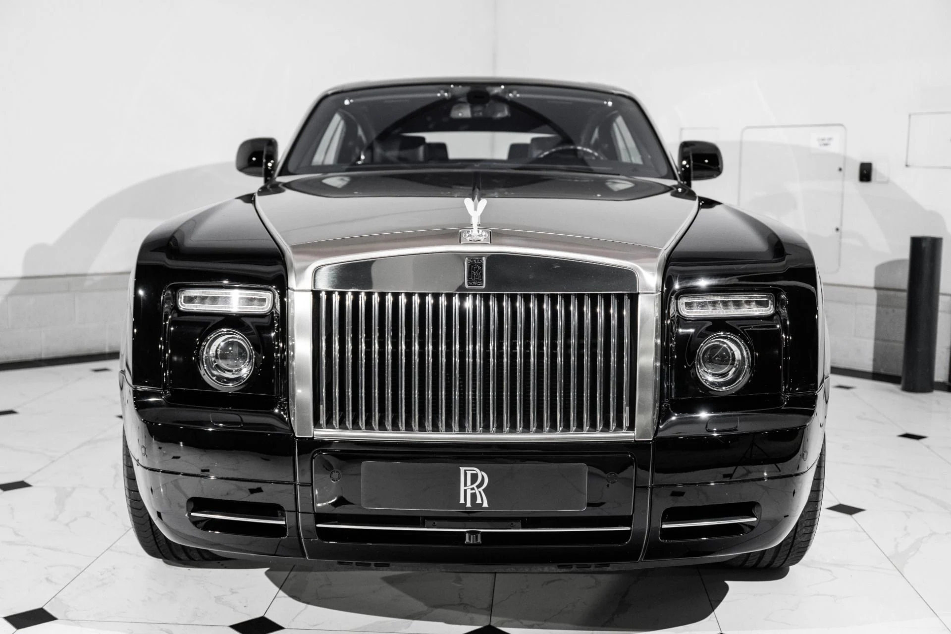 mph003_3016431331_Used_2010_Rolls_Royce_Phantom_Coupe_1760972669_88948dd940