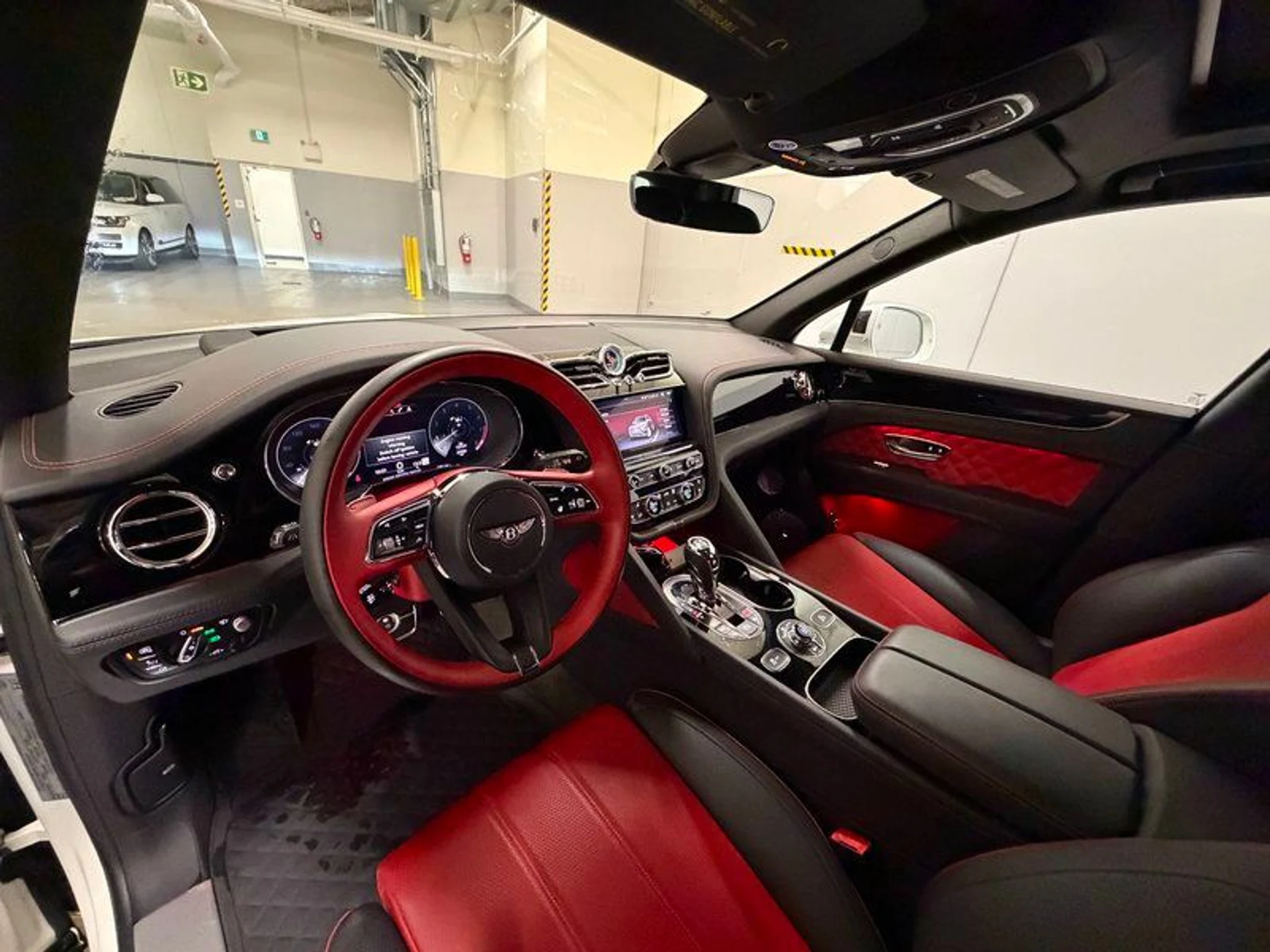 mph003_3026722365_38487560_08699_2021_bentley_bentayga_004_25d5f4f19a