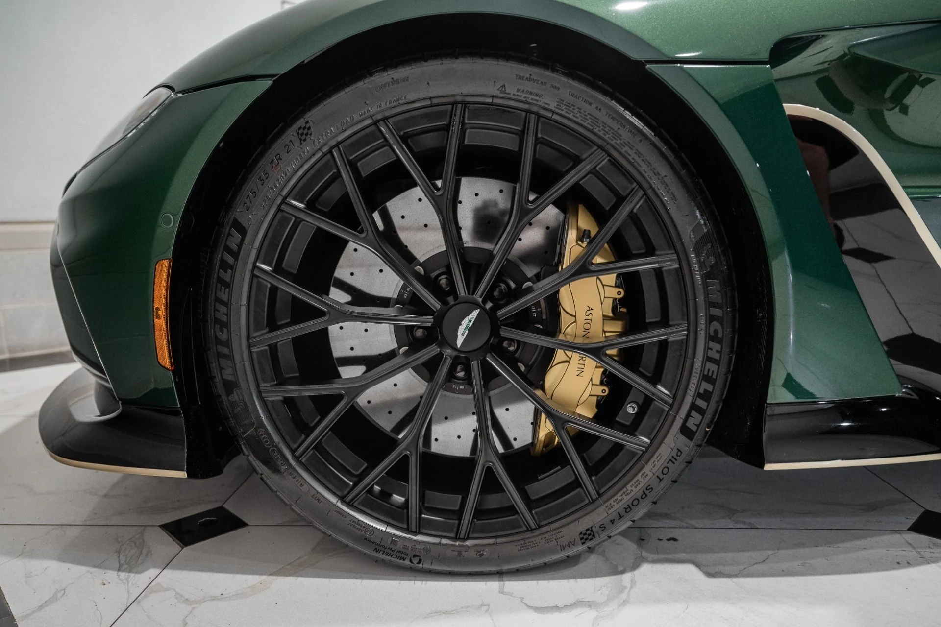 mph003_3029741627_Used_2023_Aston_Martin_Vantage_V12_1787760014_b94ee86bbf