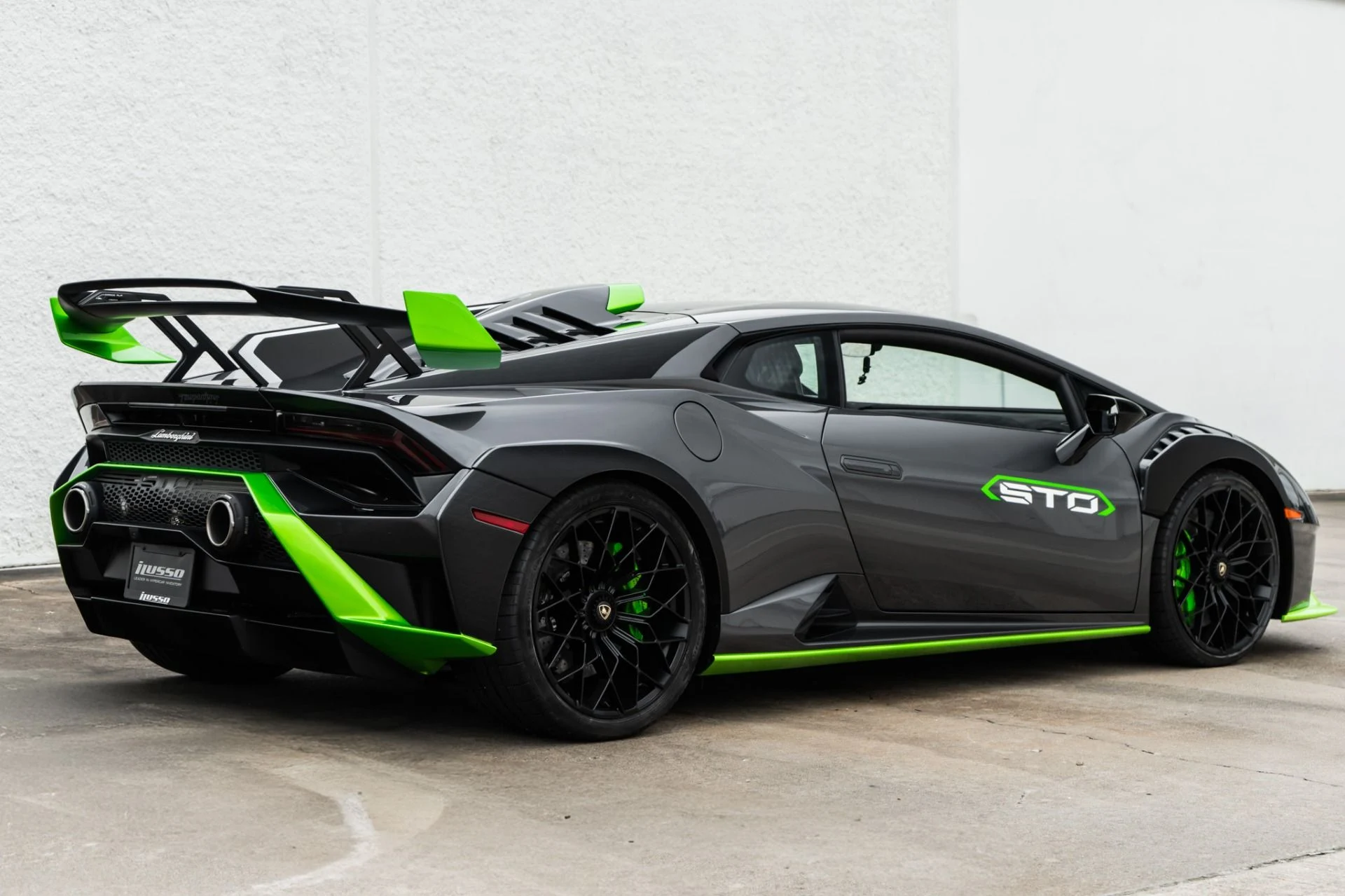 mph003_3059210688_Used_2021_Lamborghini_Huracan_STO_1791840697_b1d521ebe9