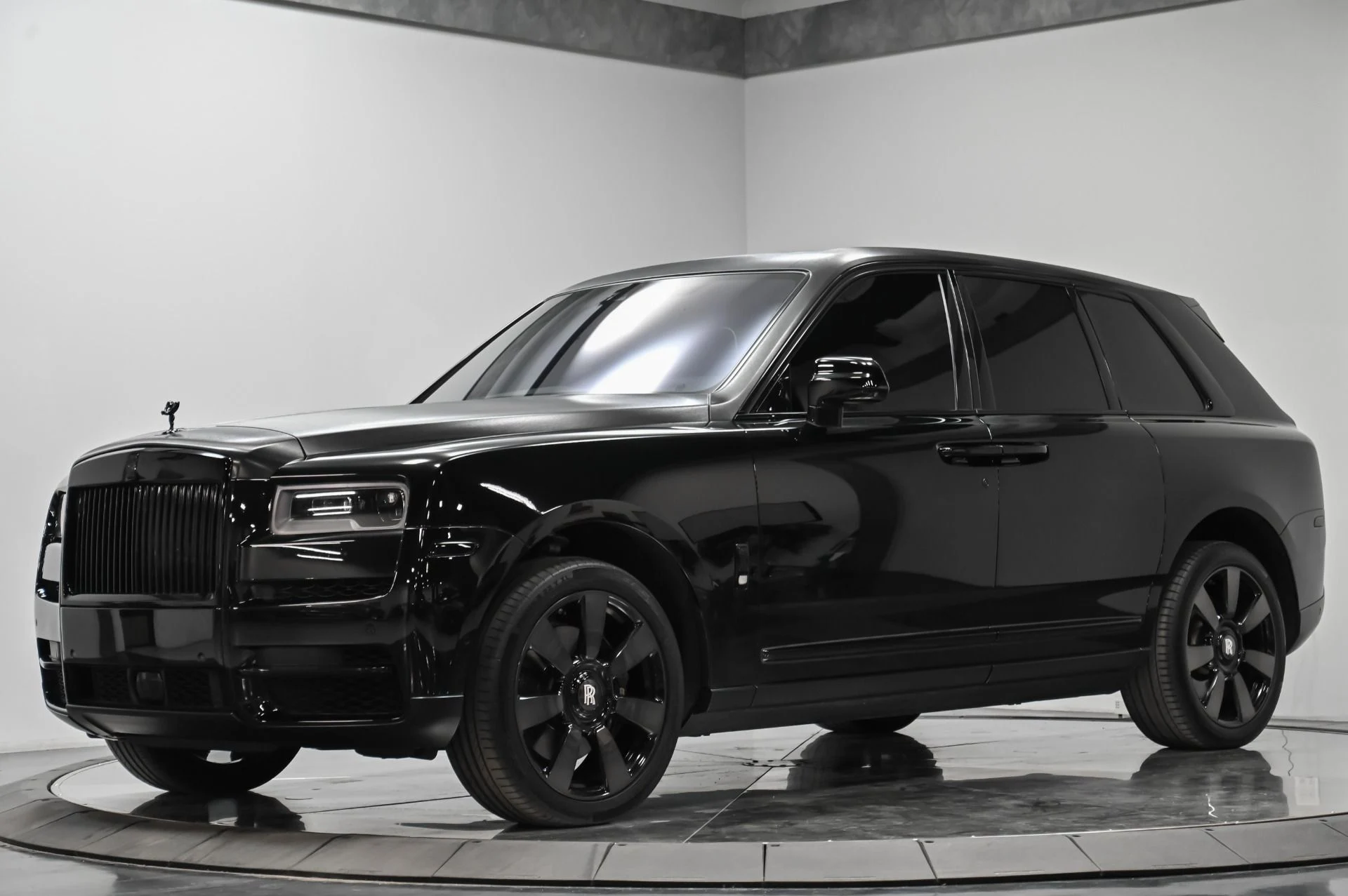 mph003_3066607189_Used_2019_Rolls_Royce_Cullinan_Base_1753897594_de3a06e98d