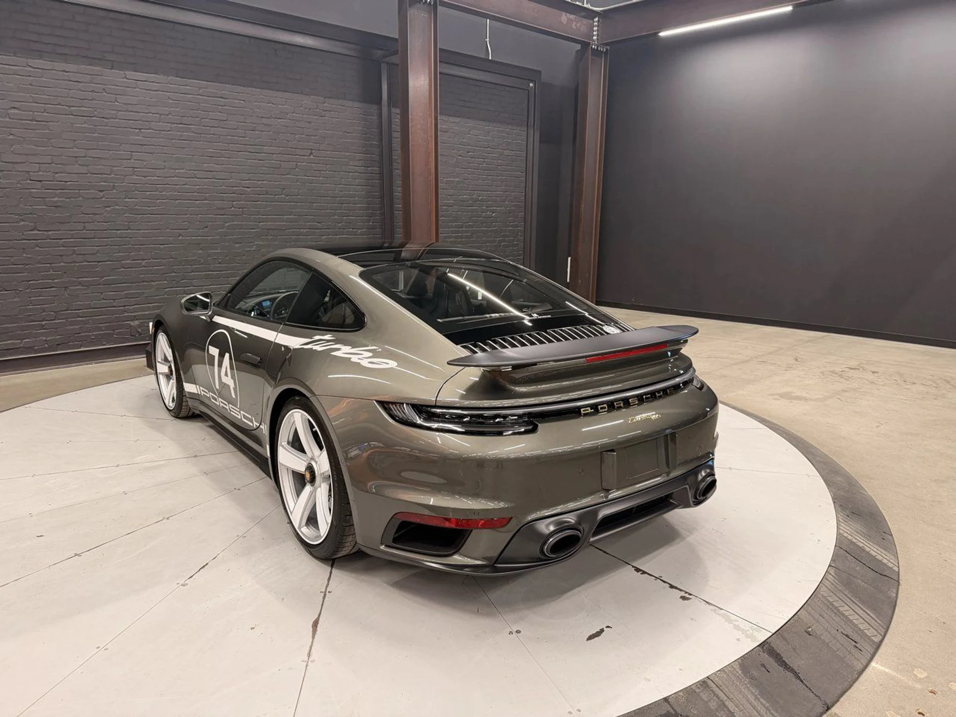 mph003_307961009_porsche_911_2025_82ec412fa7