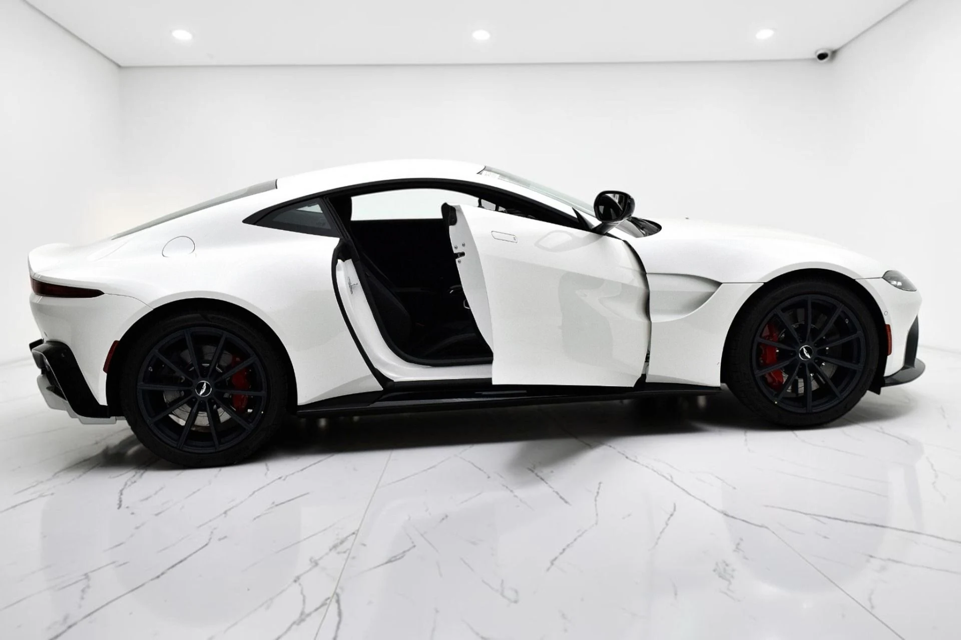 mph003_3084766151_Used_2020_Aston_Martin_Vantage_Coupe_1419afa63d