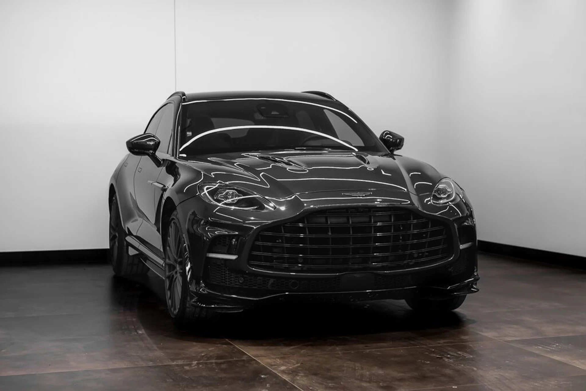 mph003_3090711256_aston_martin_dbx_2023_jpg_v_1754355020_69e98268ea