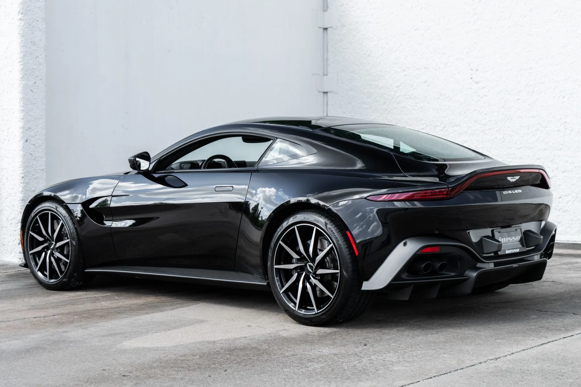 mph003_3101776497_Used_2019_Aston_Martin_Vantage_1789496200_0522c9ccdf