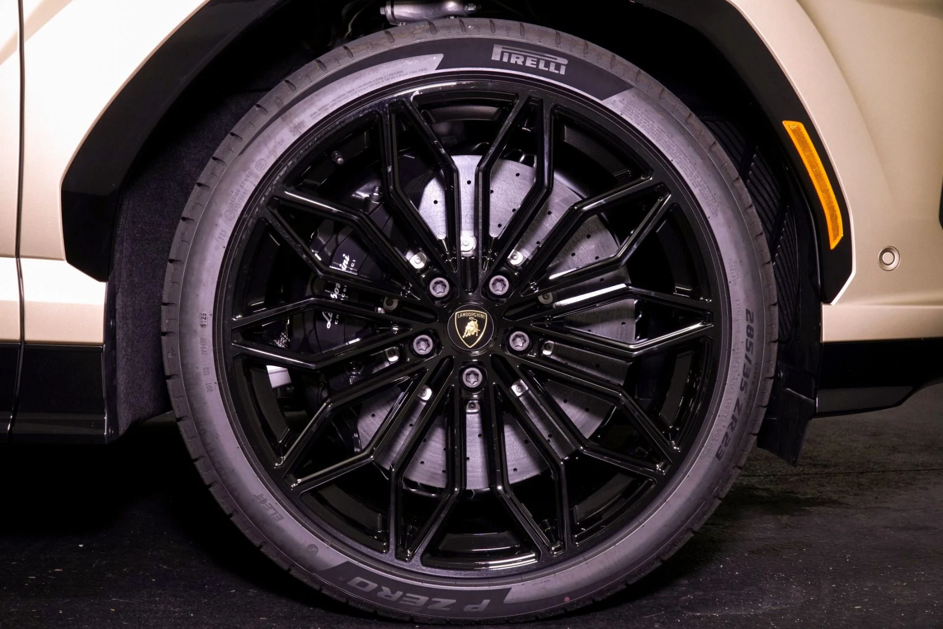 mph003_3105321757_New_2025_Lamborghini_Urus_SE_1760387962_78cae3583a