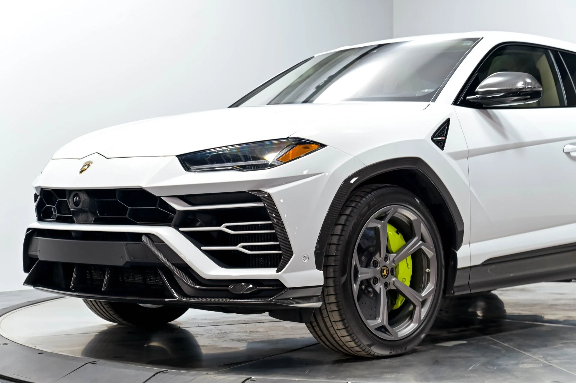 mph003_3129712329_Used_2020_Lamborghini_Urus_1778528583_cc67510d6d