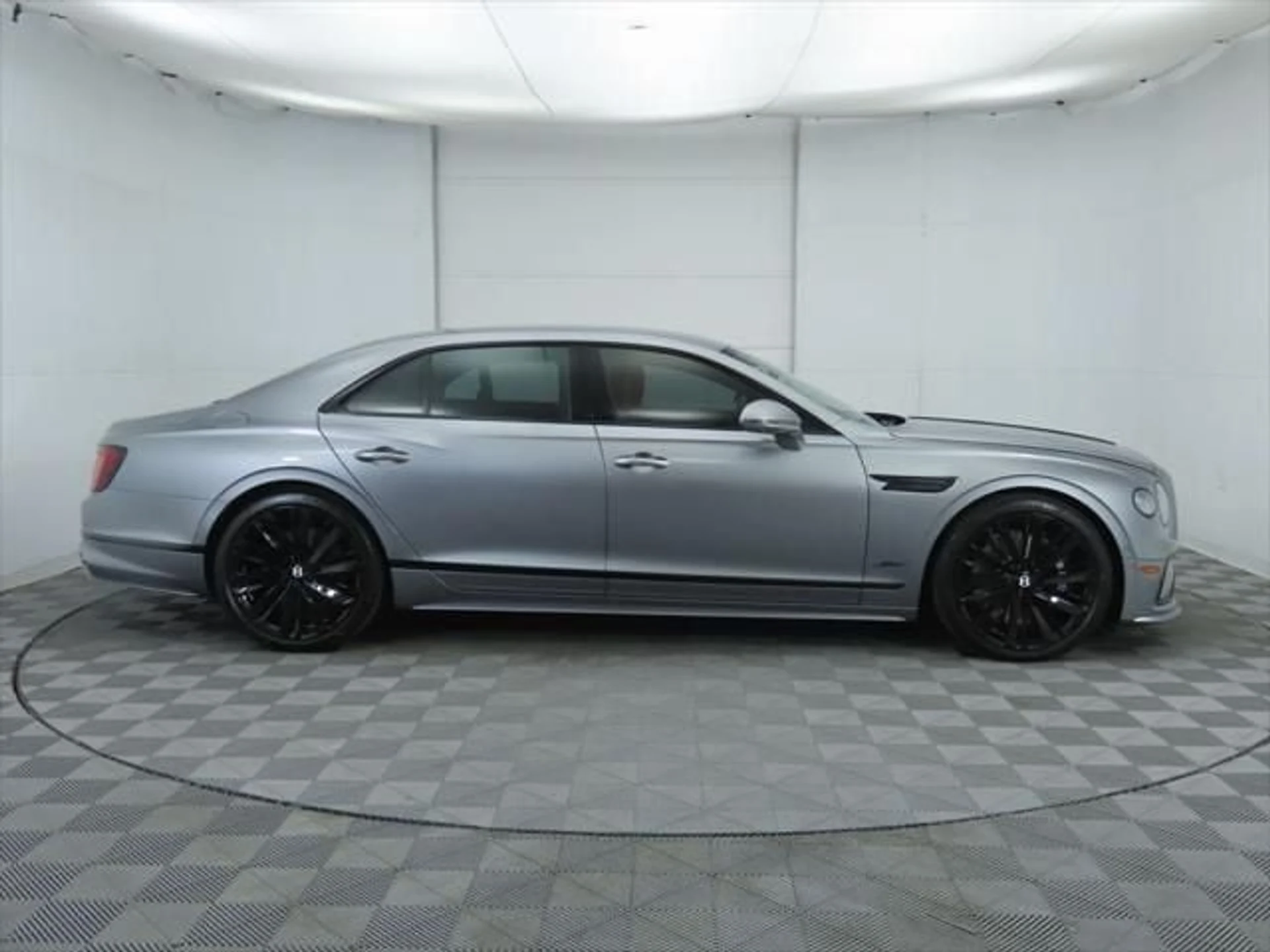 mph003_3138217109_used_2025_bentley_flying_spur_speedsedan_8119_23018472_4_640_9339582f90