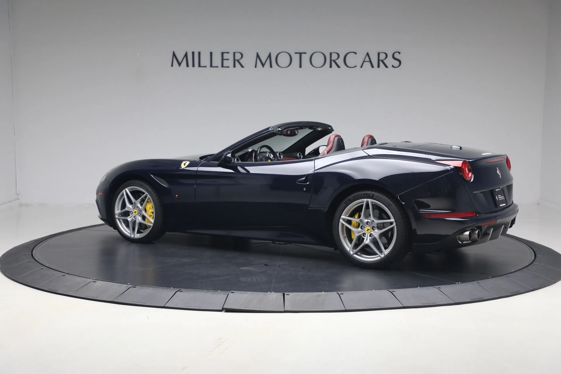 mph003_3138303150_Used_2016_Ferrari_California_T_1779312555_783e71ea2e
