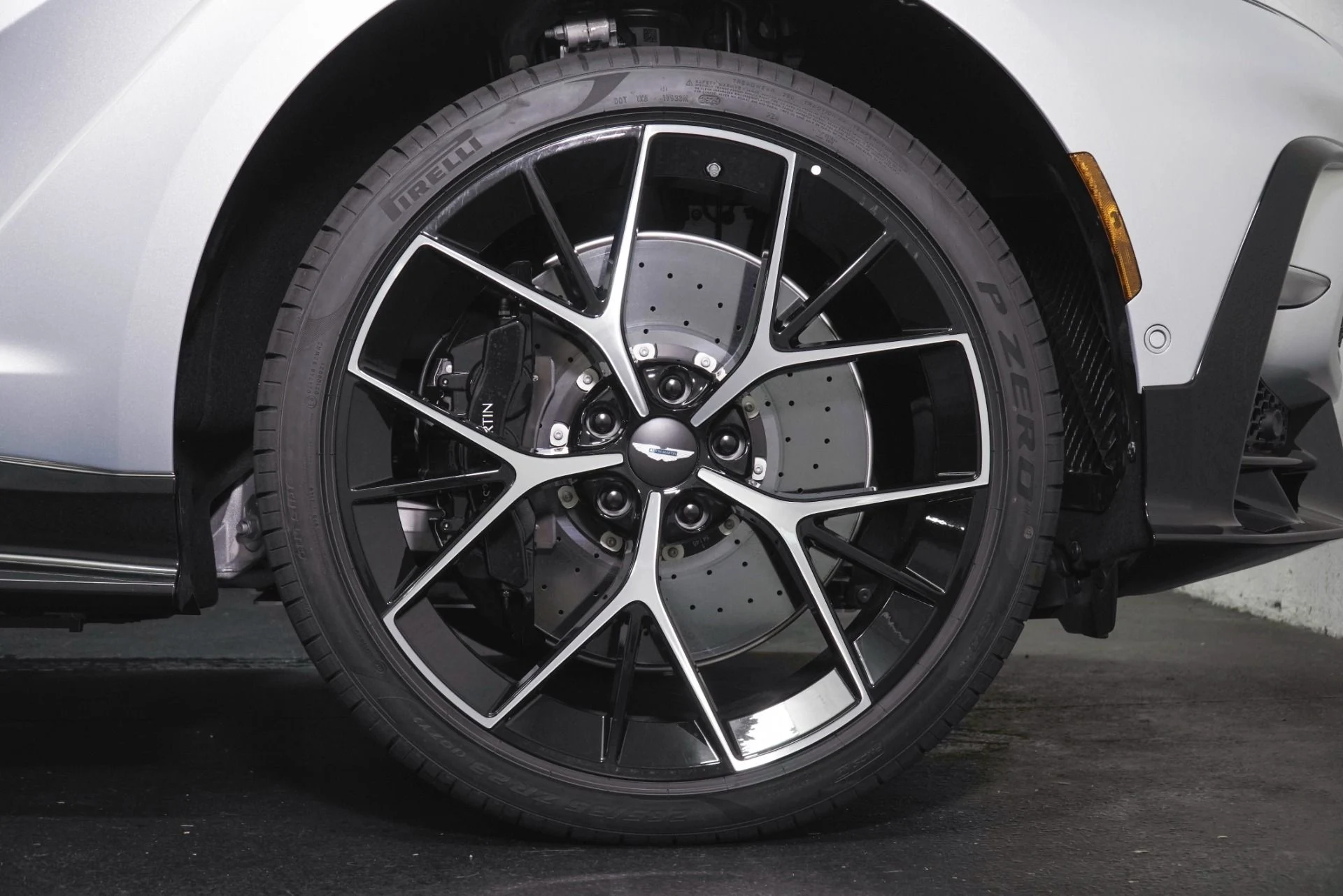 mph003_3147466348_New_2026_Aston_Martin_DBX_S_1790626879_a38b4bd021