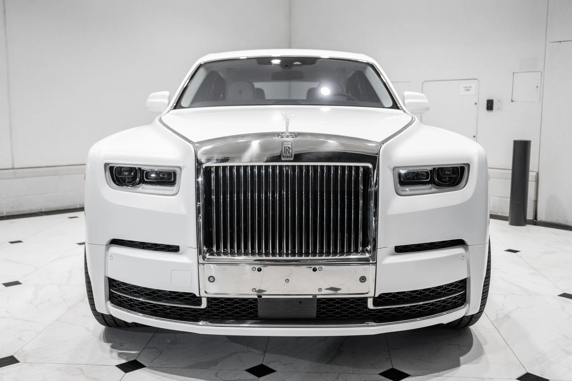 mph003_316256004_Used_2018_Rolls_Royce_Phantom_1778080053_c62e7b829a