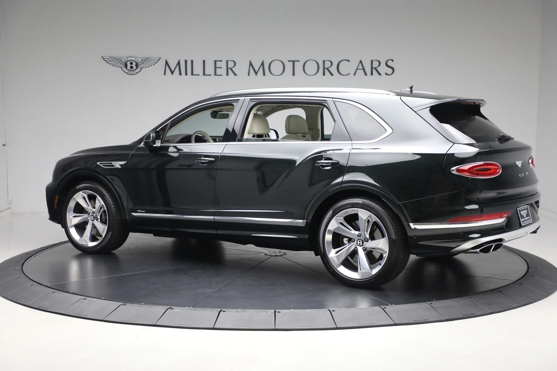 mph003_3166398156_Used_2024_Bentley_Bentayga_EWB_Azure_V8_a003e828df